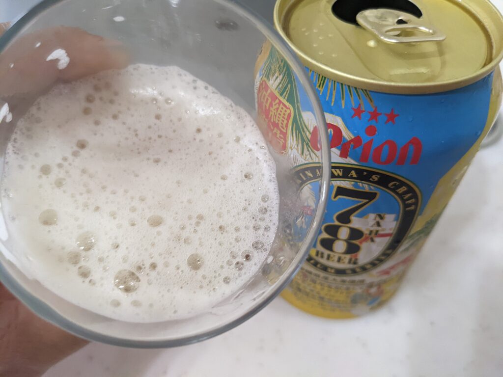 「78ビール（オリオン）」を一口飲んだところ