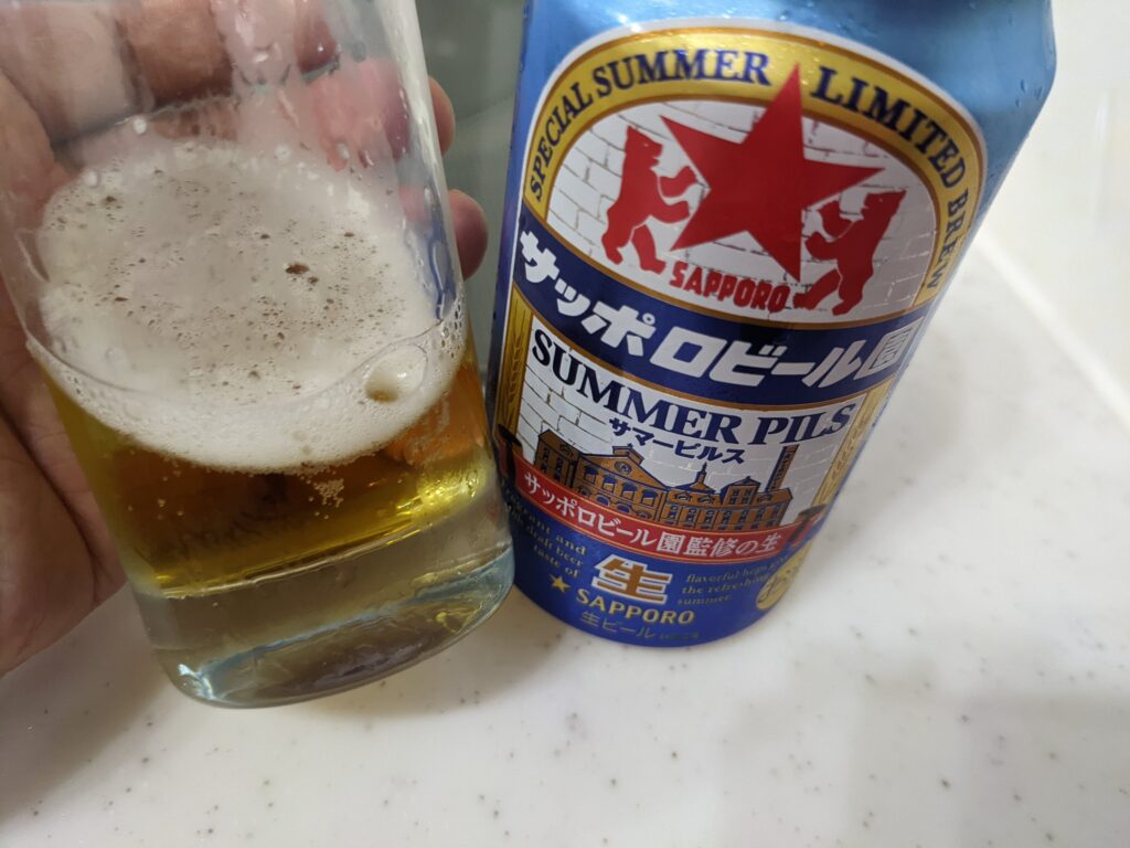 残り2割程のグラスに入った「サマーピルス（サッポロビール園）」