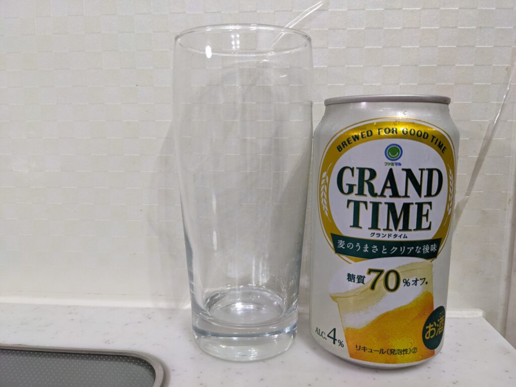 グラスと缶の「グランドタイム糖質70％オフ」