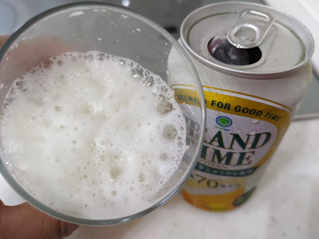 「グランドタイム糖質70％オフ」を一口飲んだところ