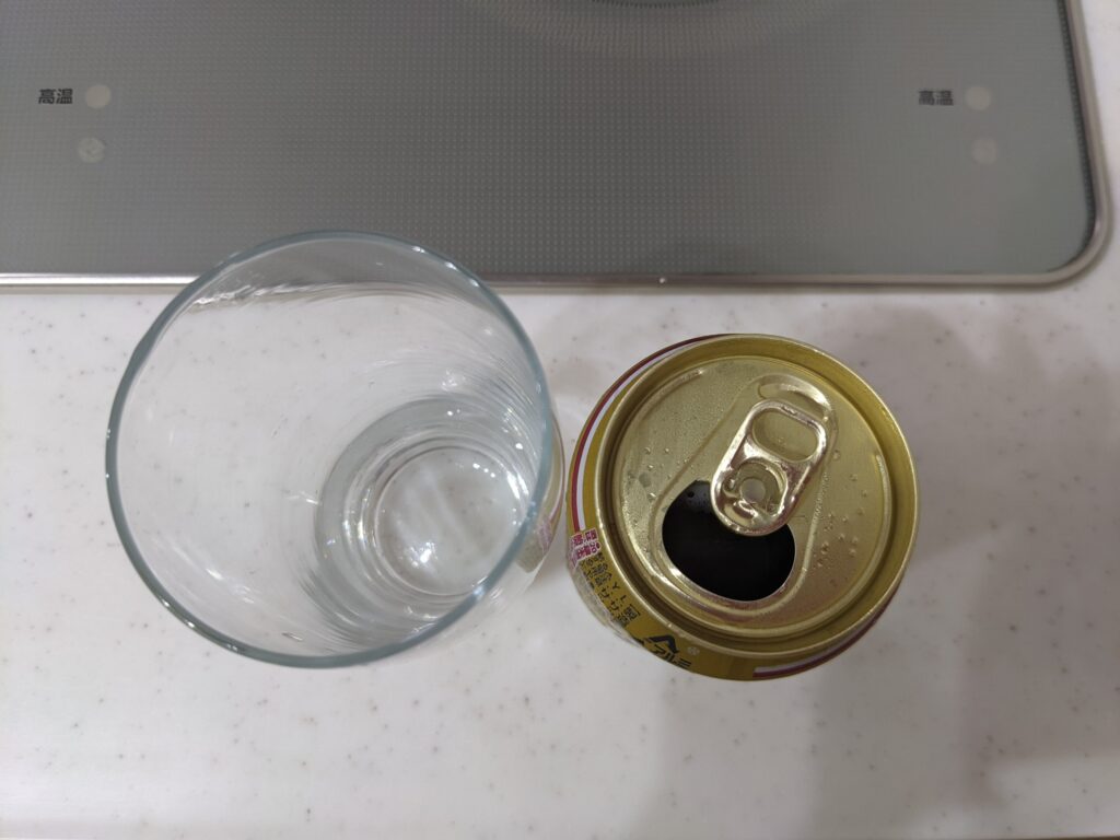 「トップバリュ」プレミアム生ビールのフタを開けたところ