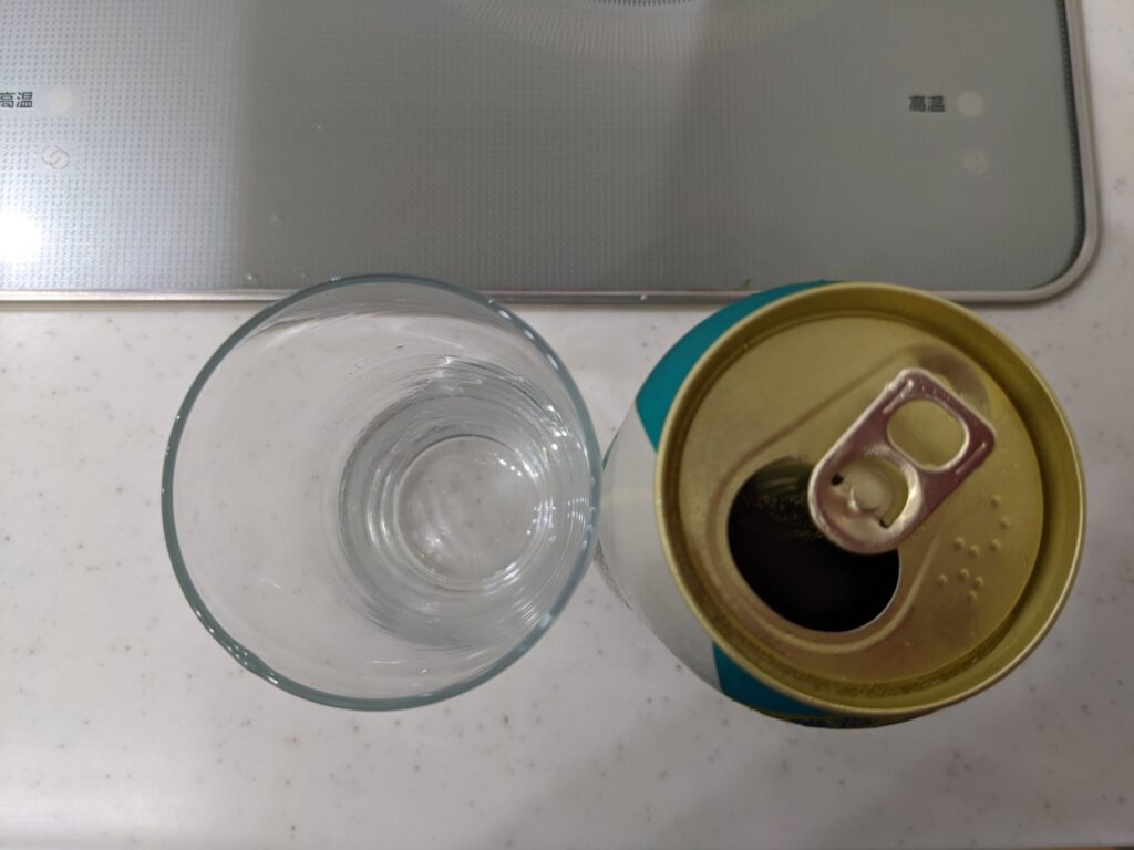 「サファイアホップの恵み（プレモル香るエール）」のフタを開けたところ