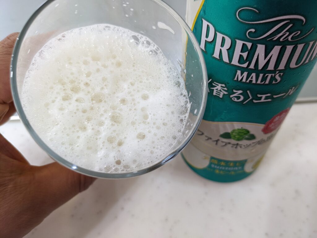 「サファイアホップの恵み（プレモル香るエール）」を一口飲んだところ