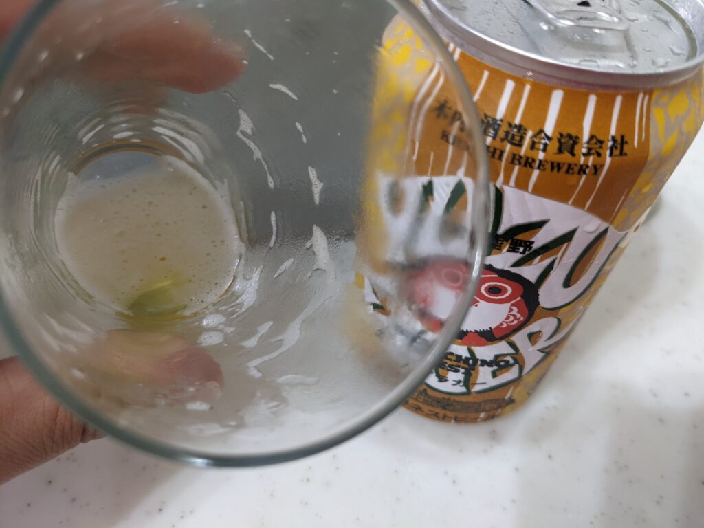 コップに入った残り一口程度の「ゆずラガー（常陸野ネスト）」