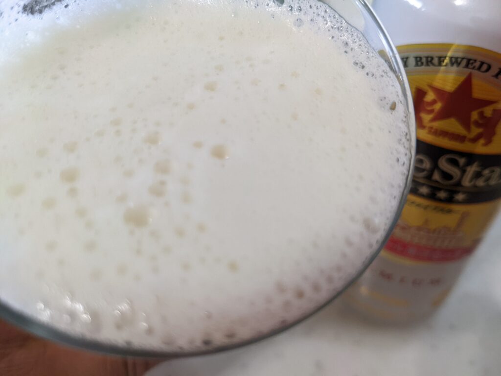 「サッポロファイブスター」を飲むところ