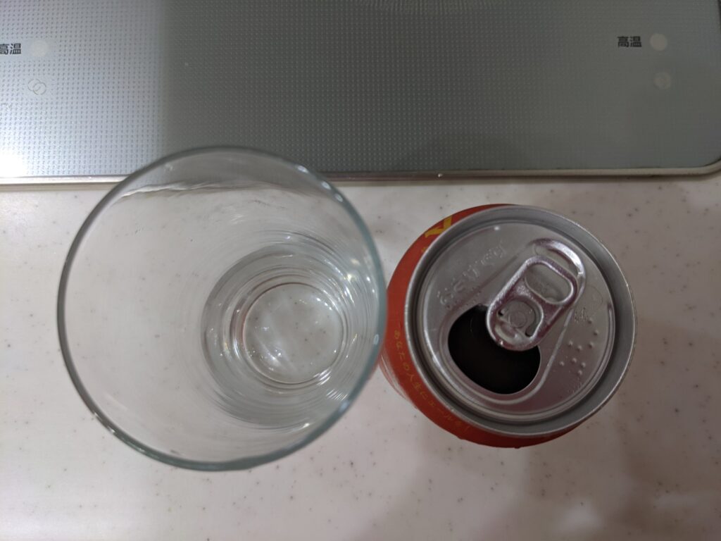 缶の「イセカドヘイジーIPA」のフタを開けたところ