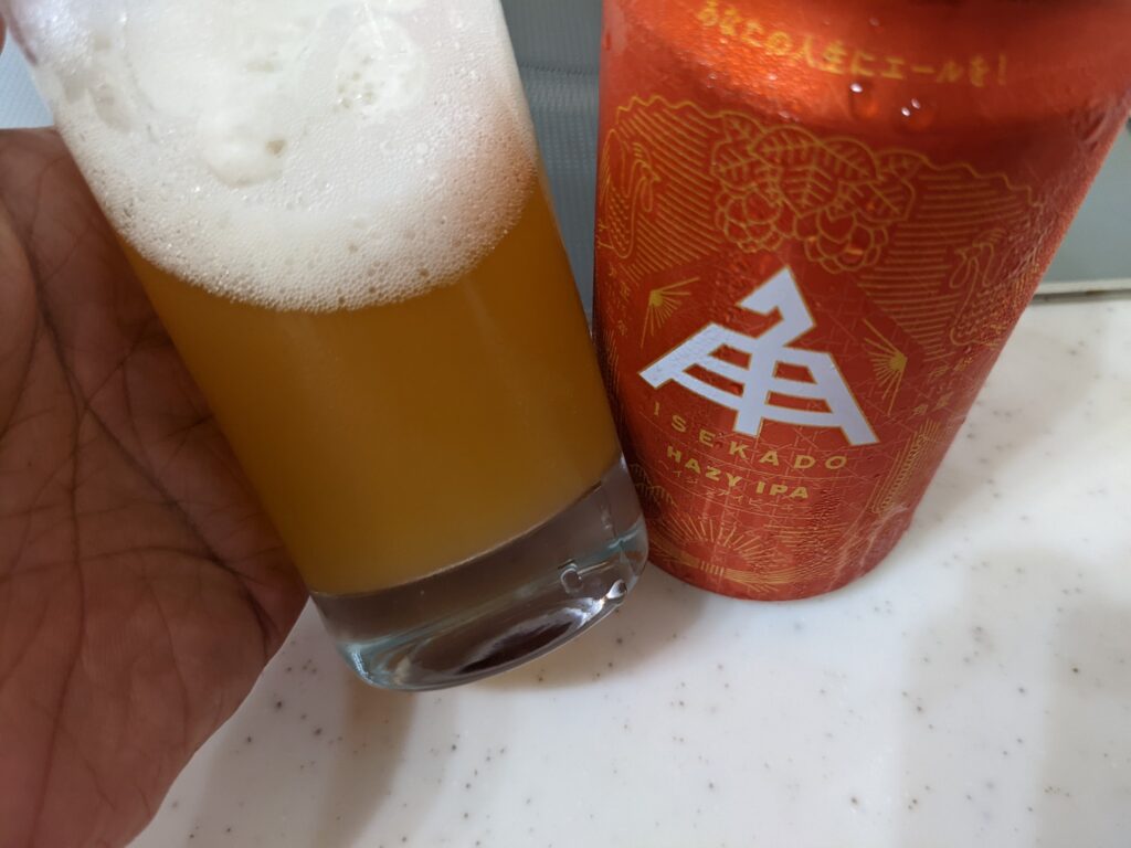 残り4割程のグラスに入った「イセカドヘイジーIPA」