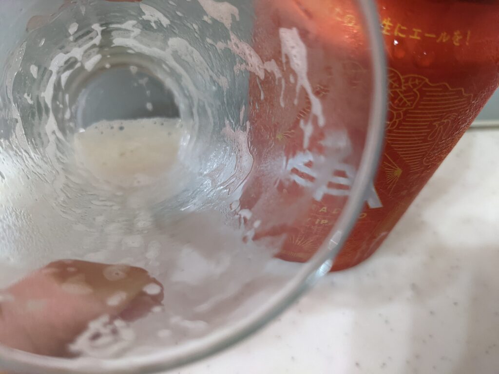 「イセカドヘイジーIPA」を飲み終えたところ