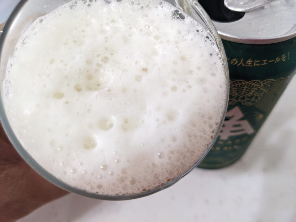 「イセカドペールエール（伊勢角屋麦酒）」を飲むところ