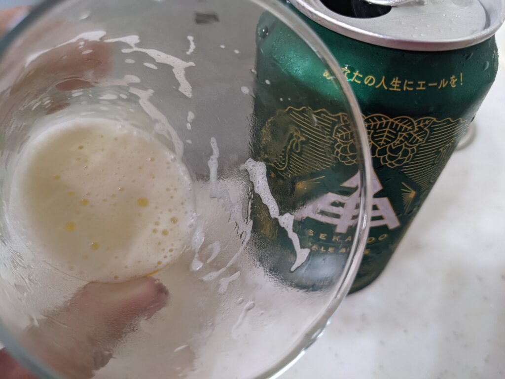 グラスに残った残り1割程の「イセカドペールエール（伊勢角屋麦酒）」