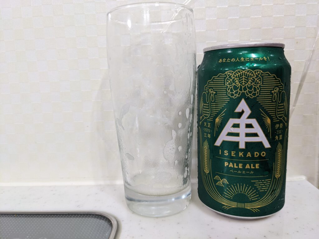 「イセカドペールエール（伊勢角屋麦酒）」を飲み終えたグラスとその空き缶