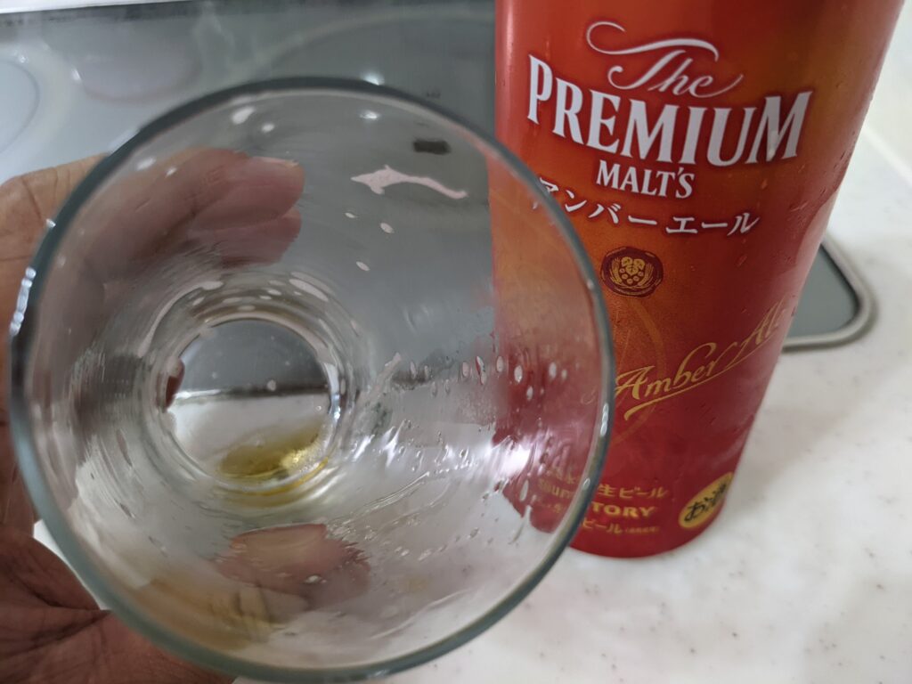 「アンバーエール（プレミアムモルツ）」を飲み終えたところ