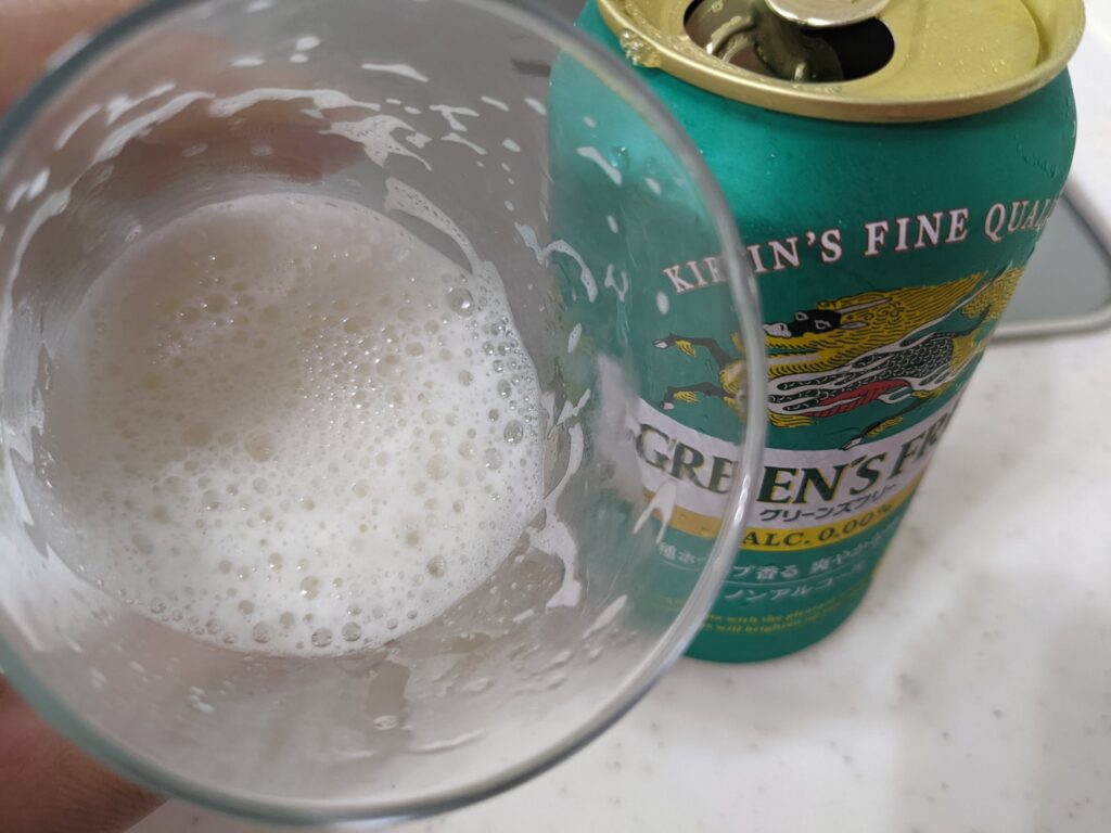 グラスに入った残り3割程のグリーンズフリー