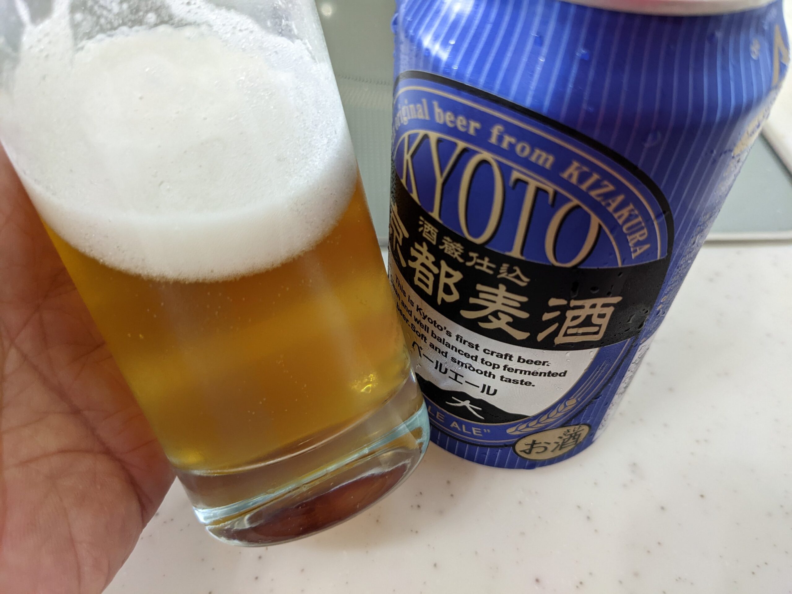 グラスに入った残り3割程の「京都麦酒ペールエール」