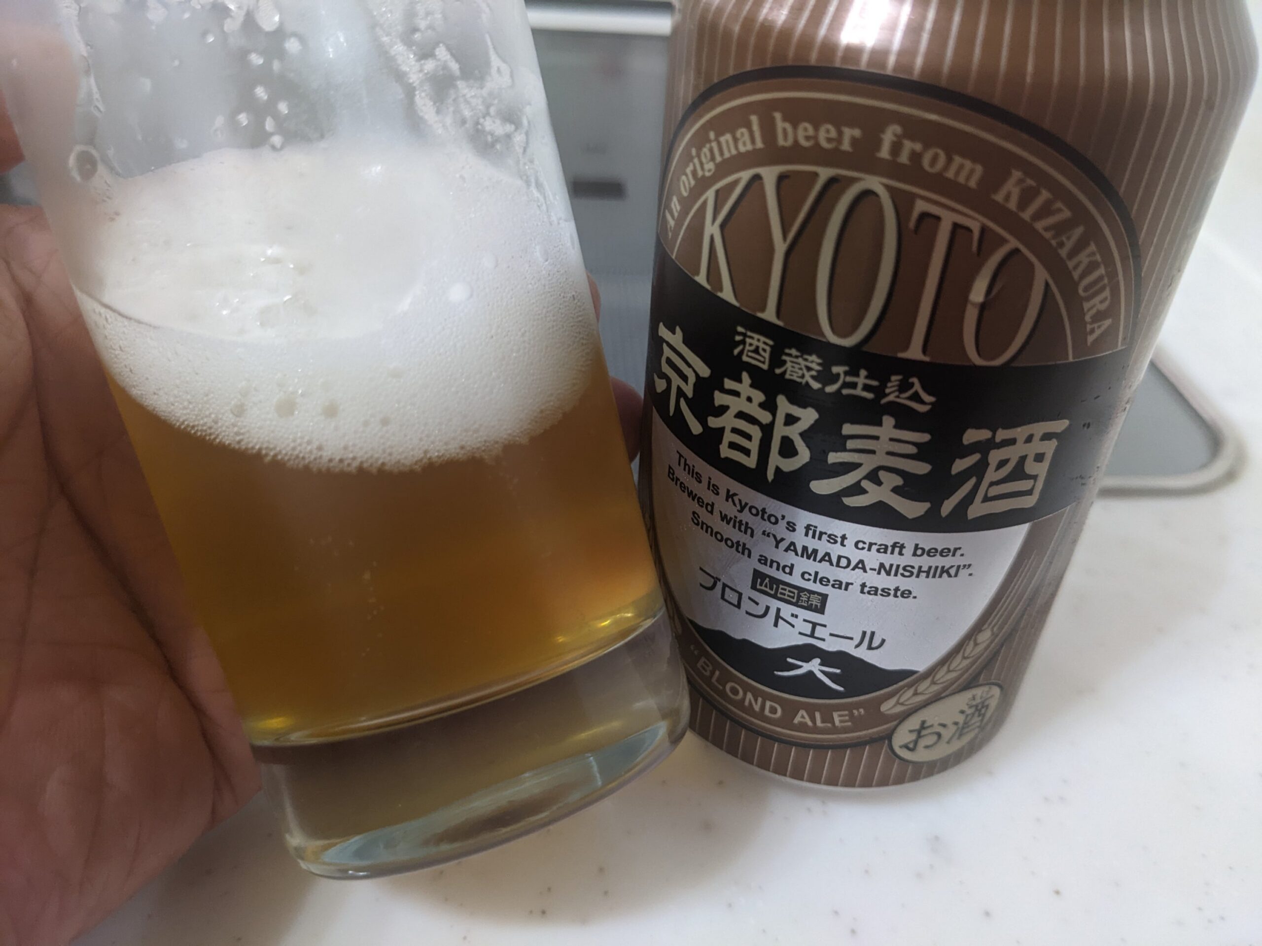 グラスに残った残り3割程の「京都麦酒ブロンドエール」