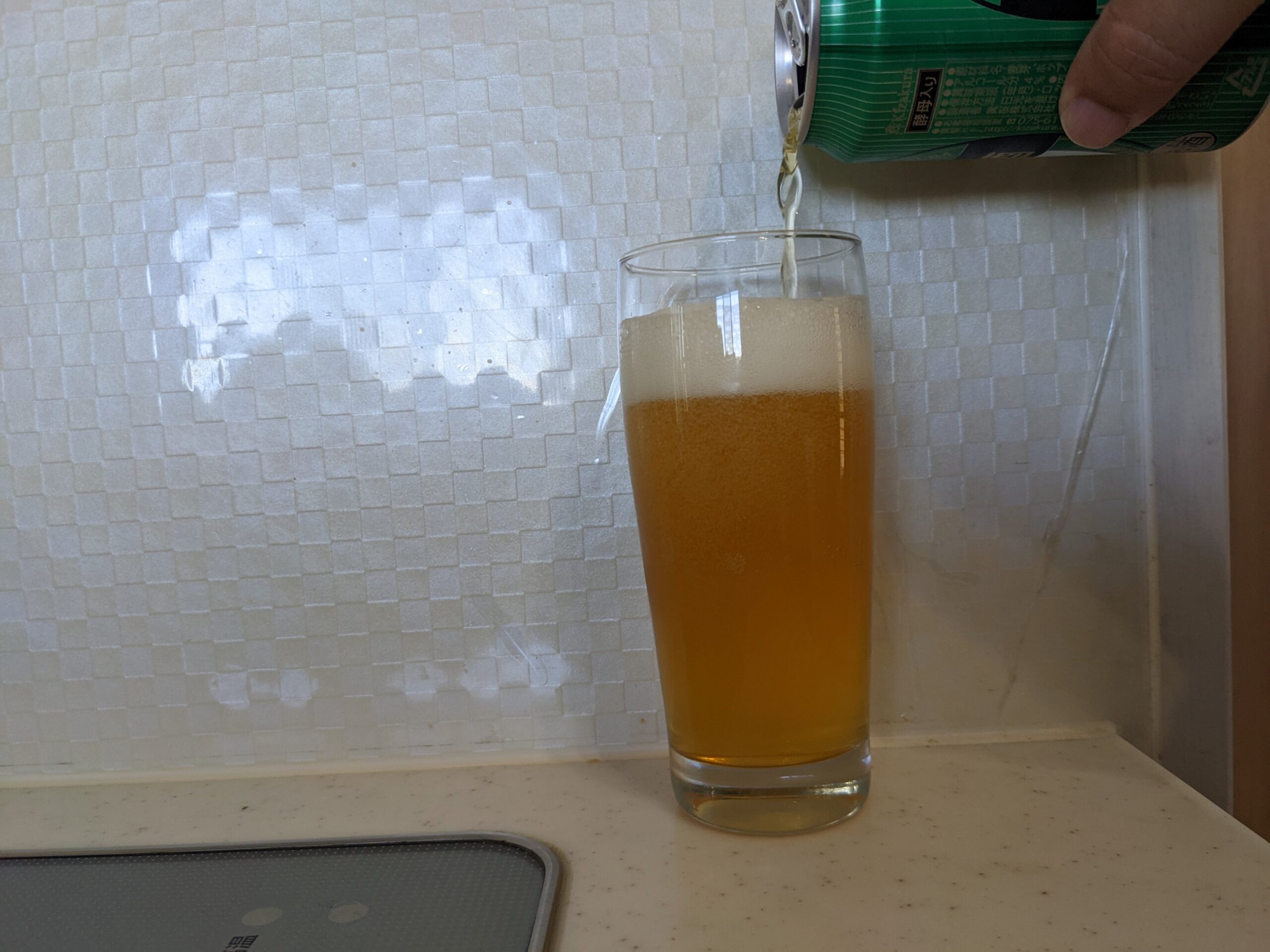 グラス9割程まで「京都麦酒ゴールドエール 」を注いだところ