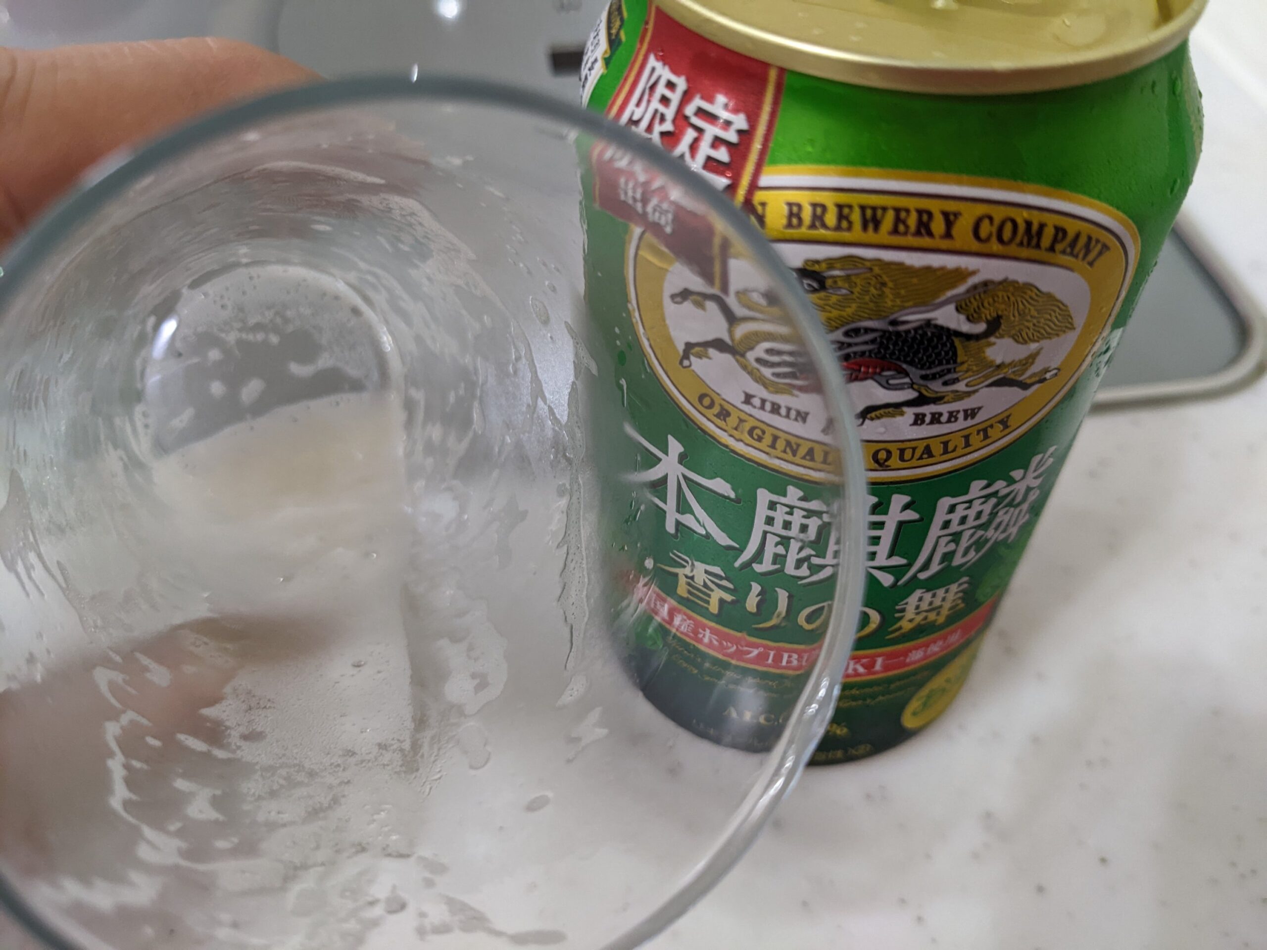グラスに入った「本麒麟香りの舞 」を飲み終えたところ