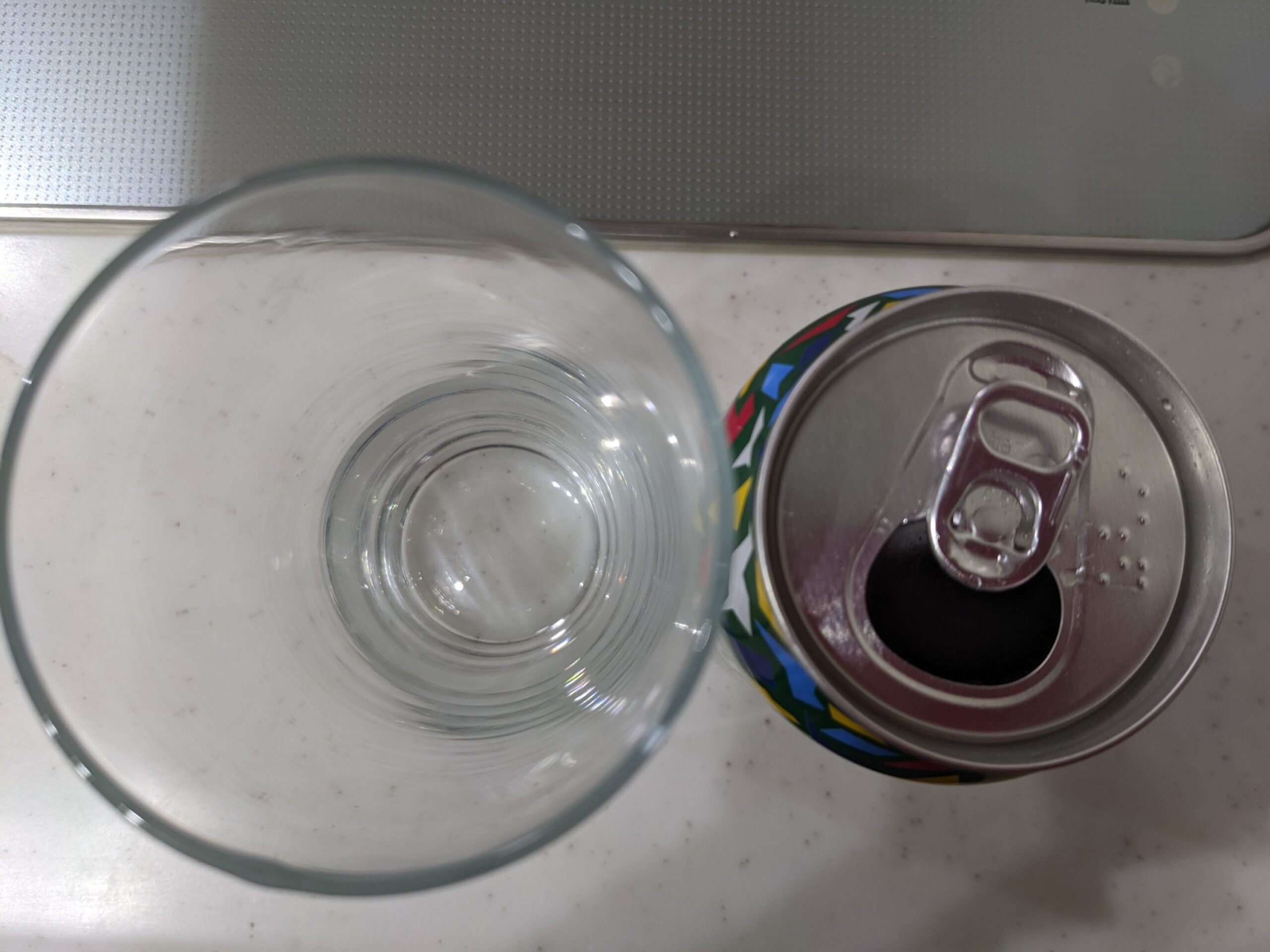 「カールスバーグ」のフタを開けたところ