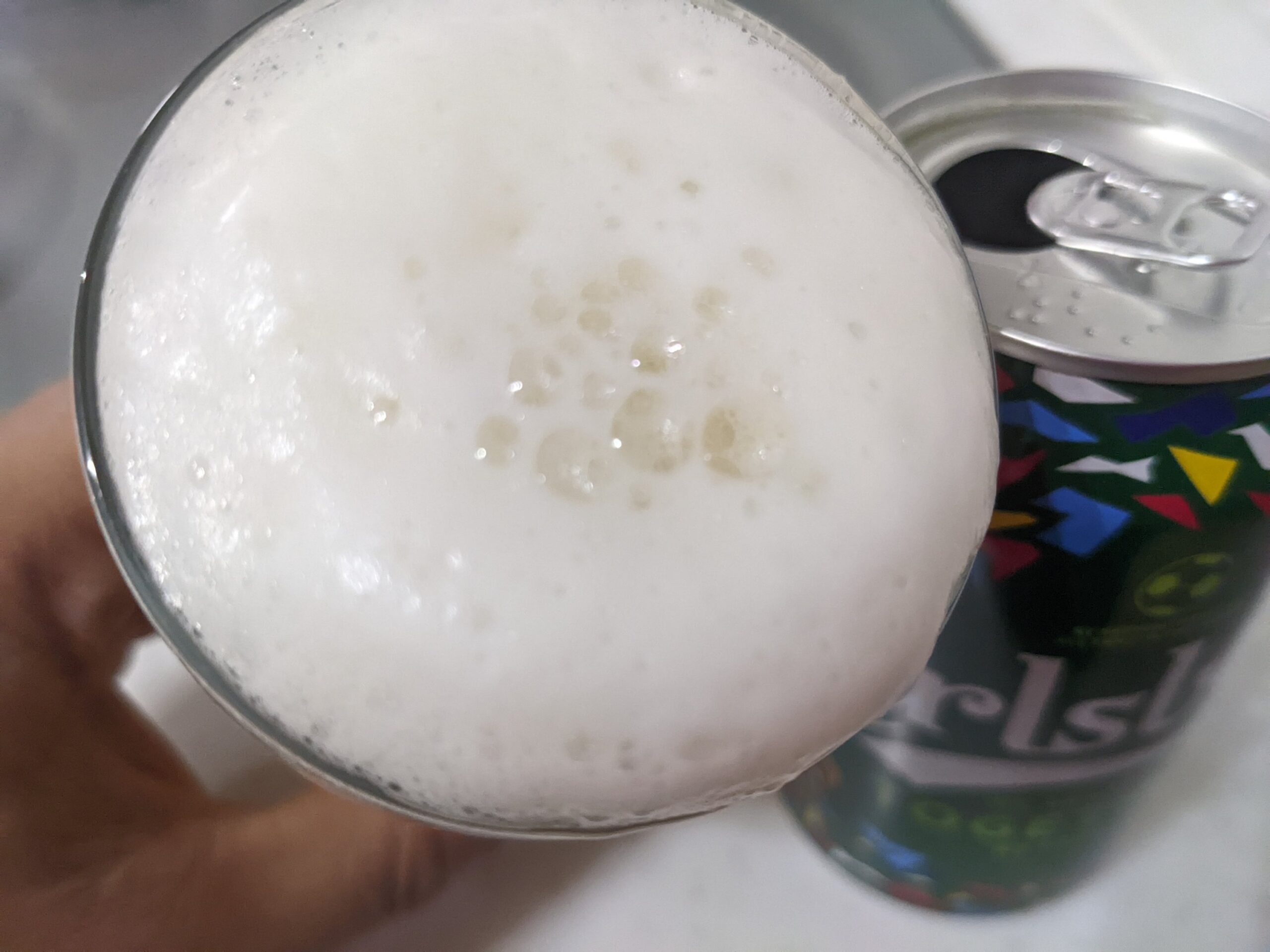 「カールスバーグ」を飲むところ