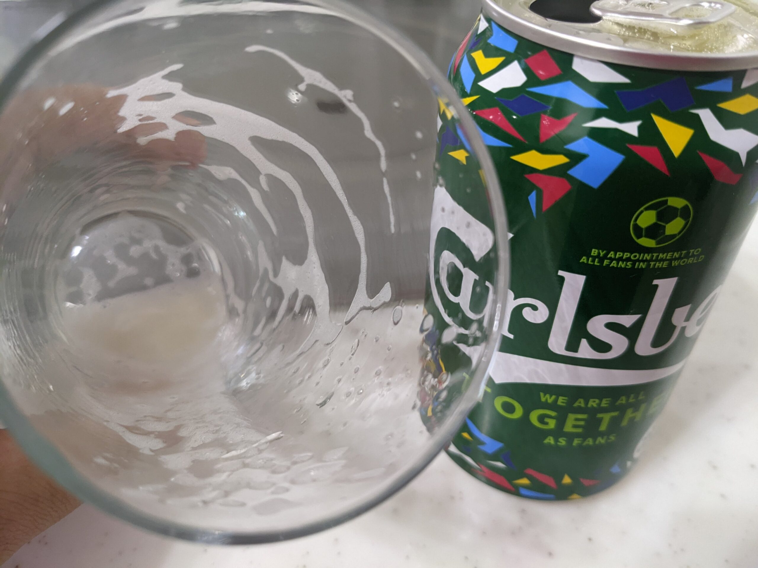 「カールスバーグ」を飲み終えたところのグラス