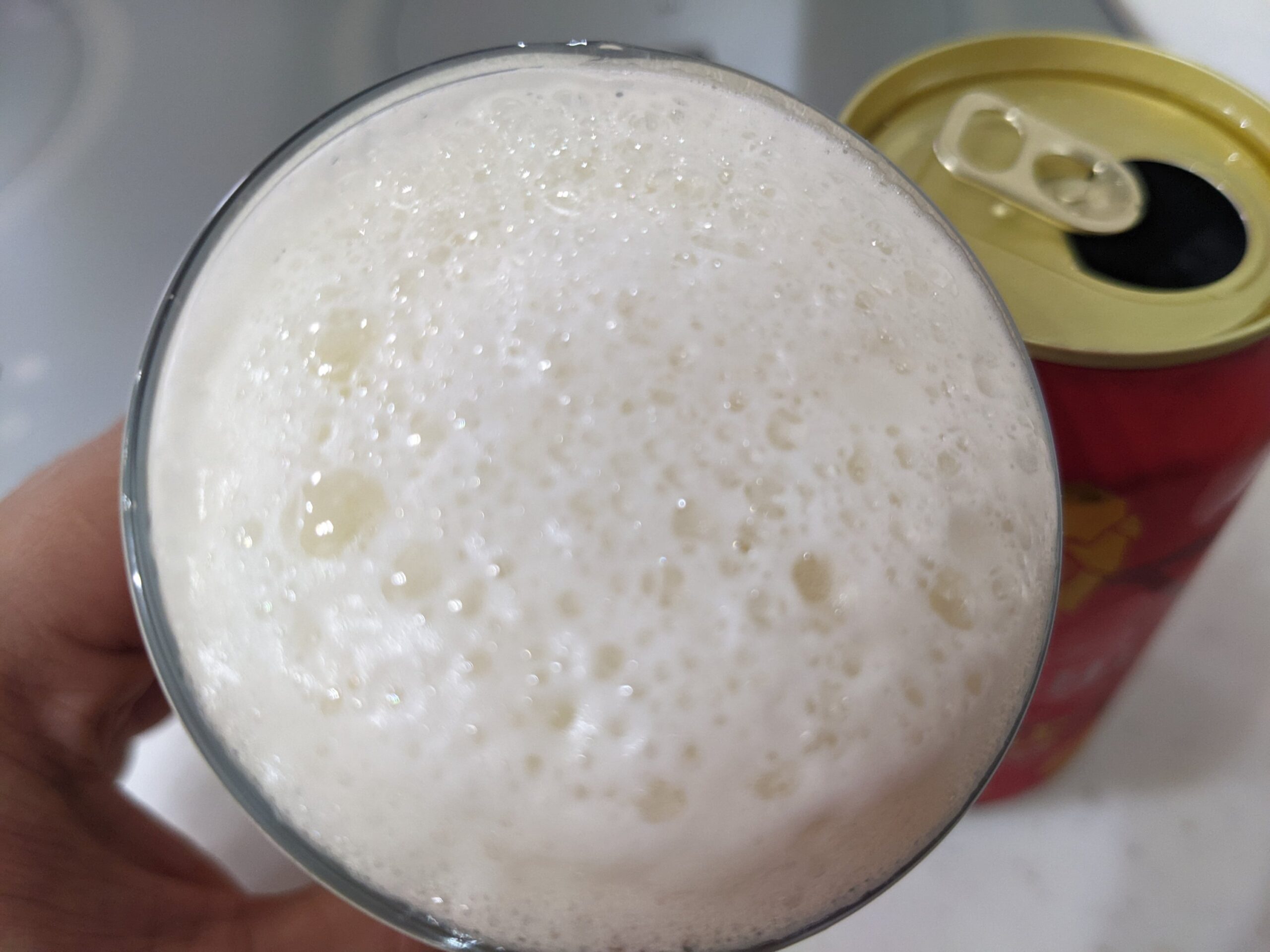 「ソラチ1984ダブル」を飲むところ