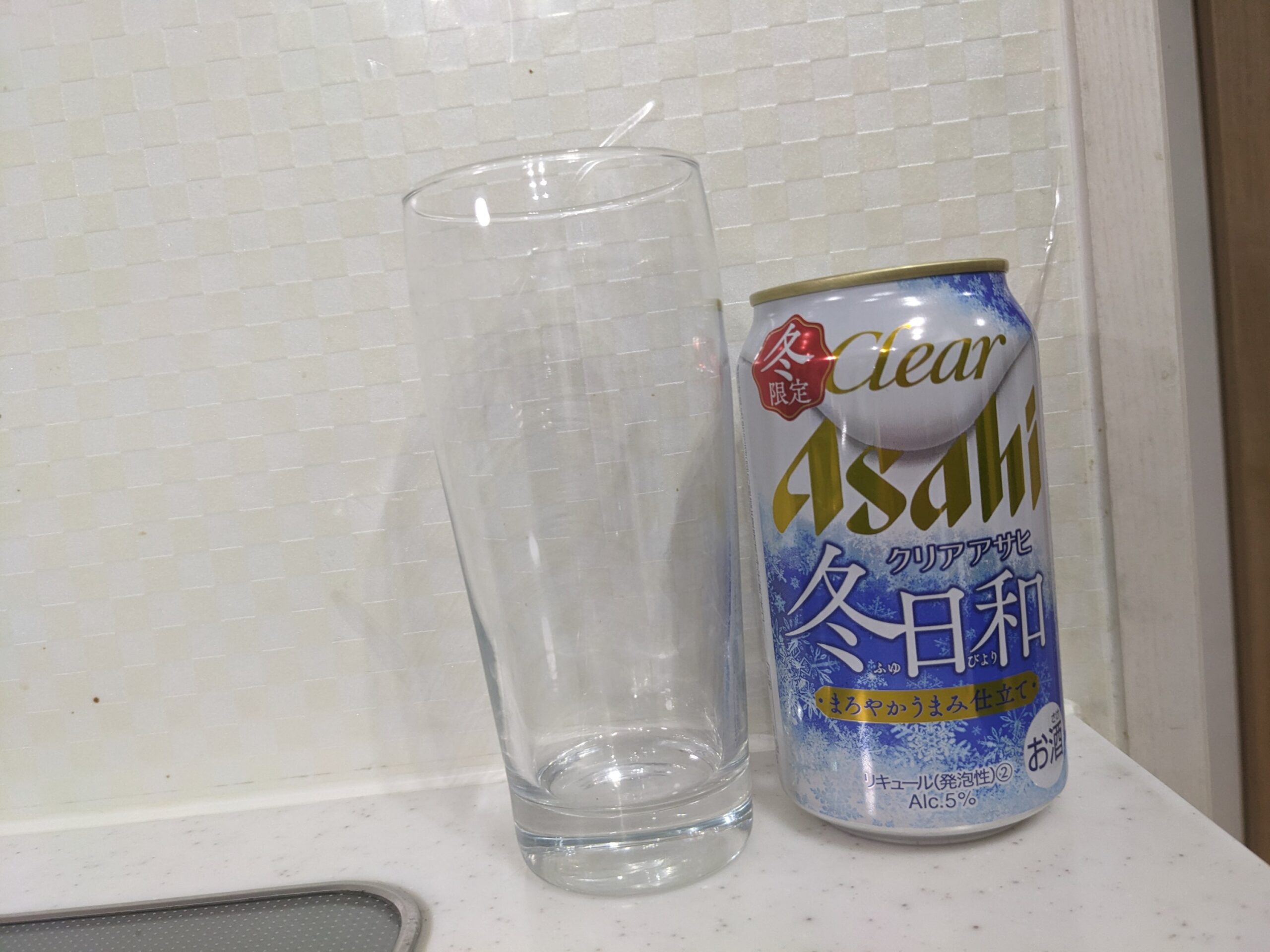 グラスと缶の「クリアアサヒ冬日和」