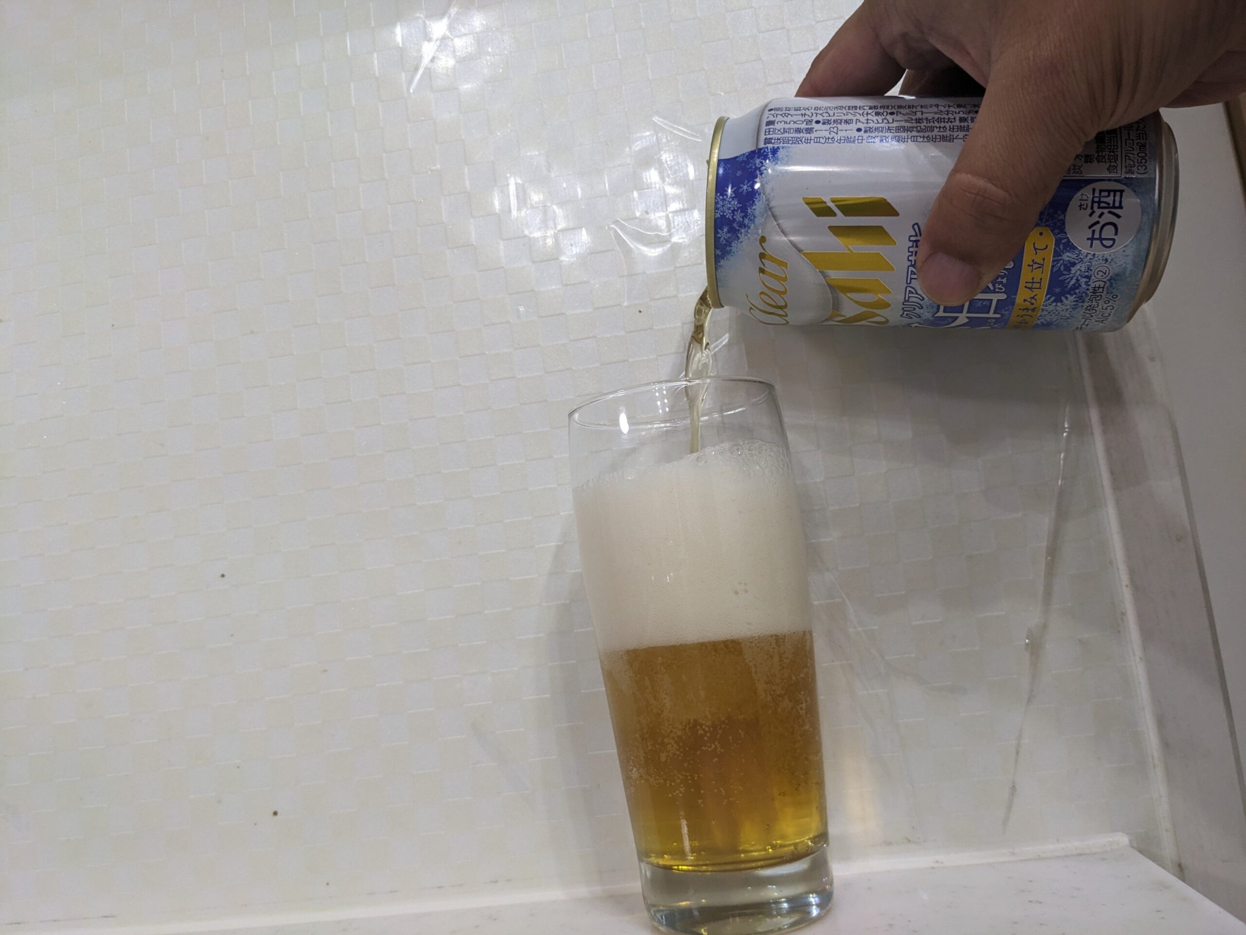 グラス8割程まで「クリアアサヒ冬日和」を注いだところ