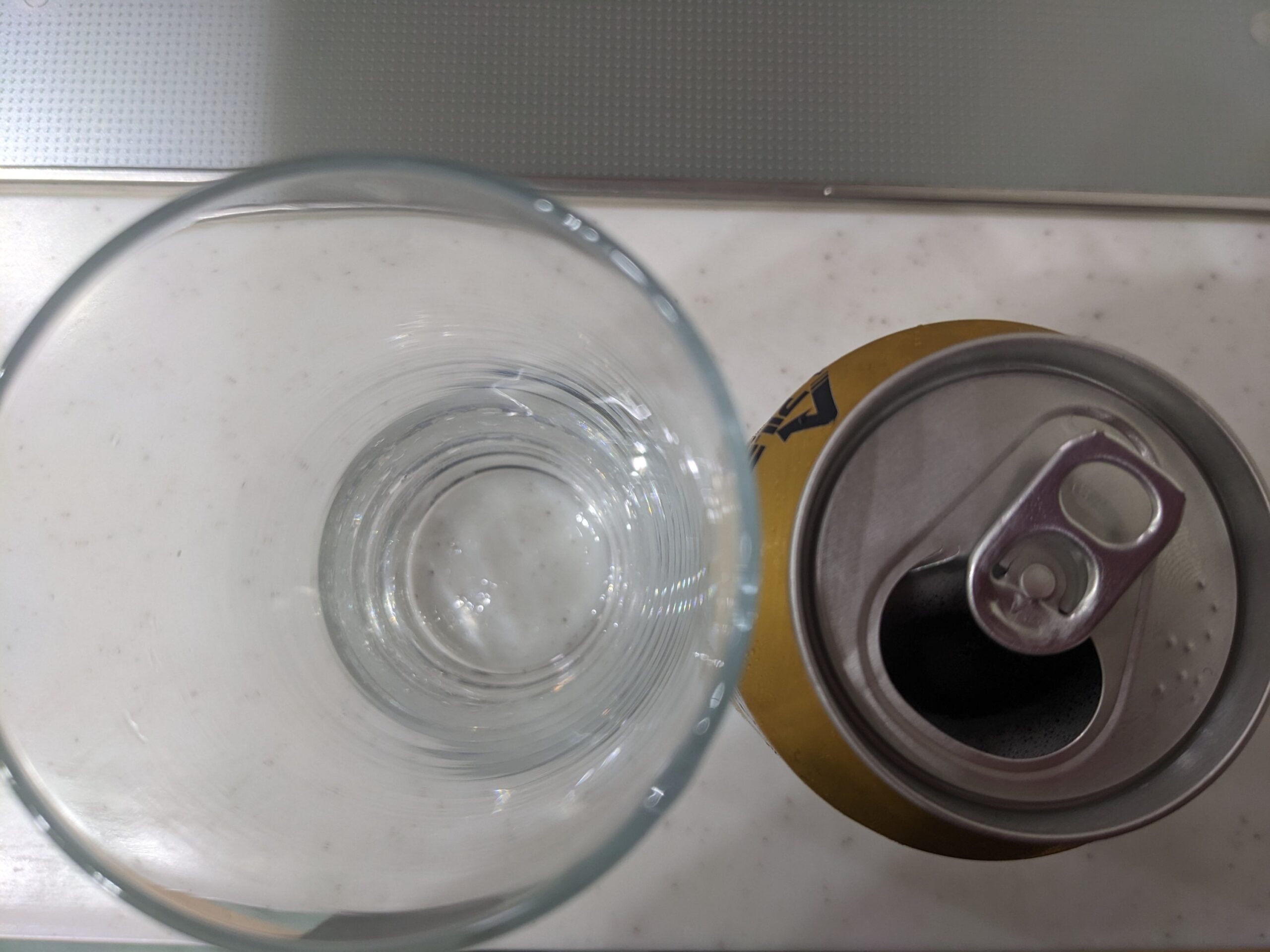 「極麦プレミアム糖質オフ」のフタを開けたところ