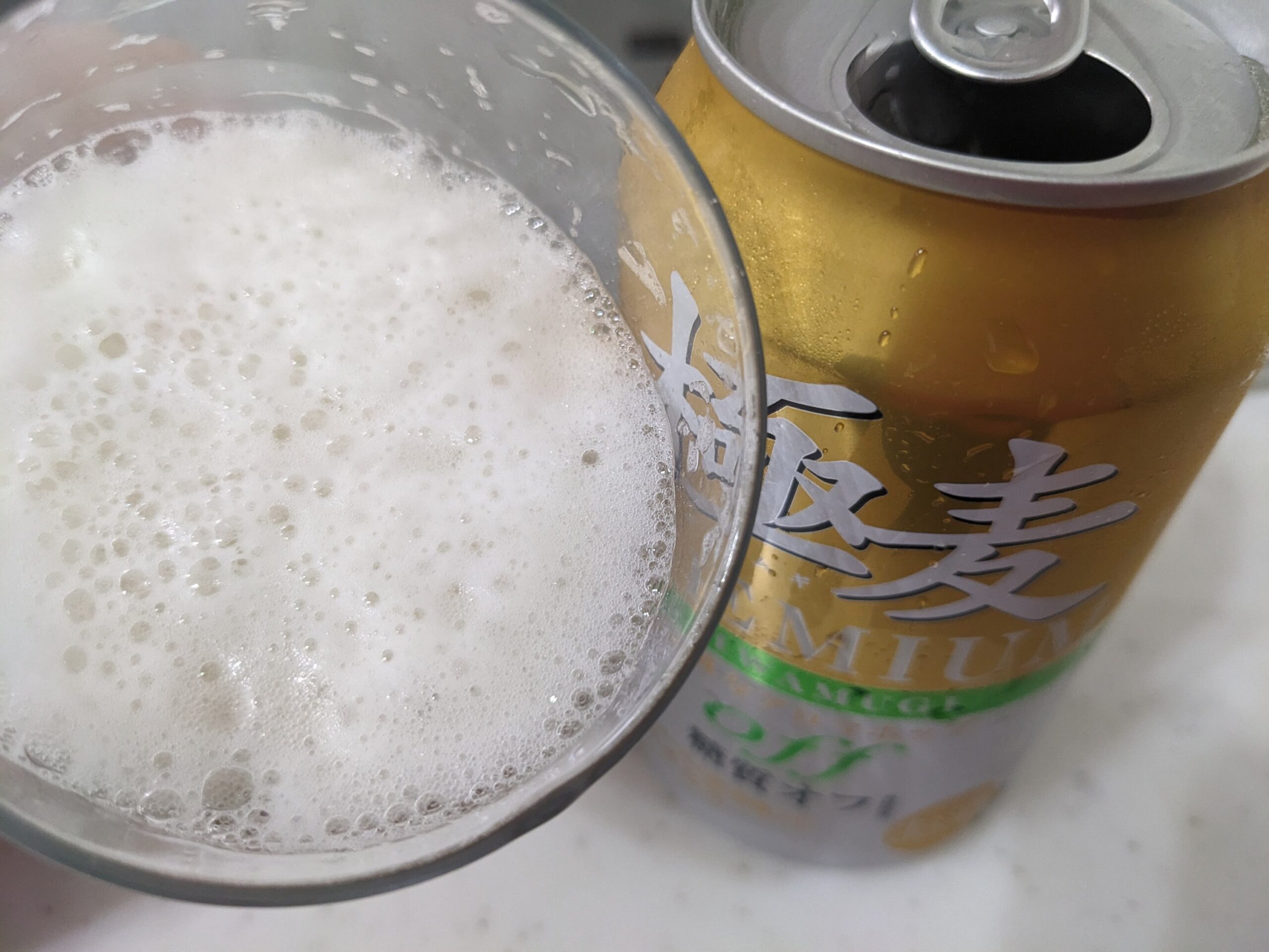 「極麦プレミアム糖質オフ」を一口飲んだところ