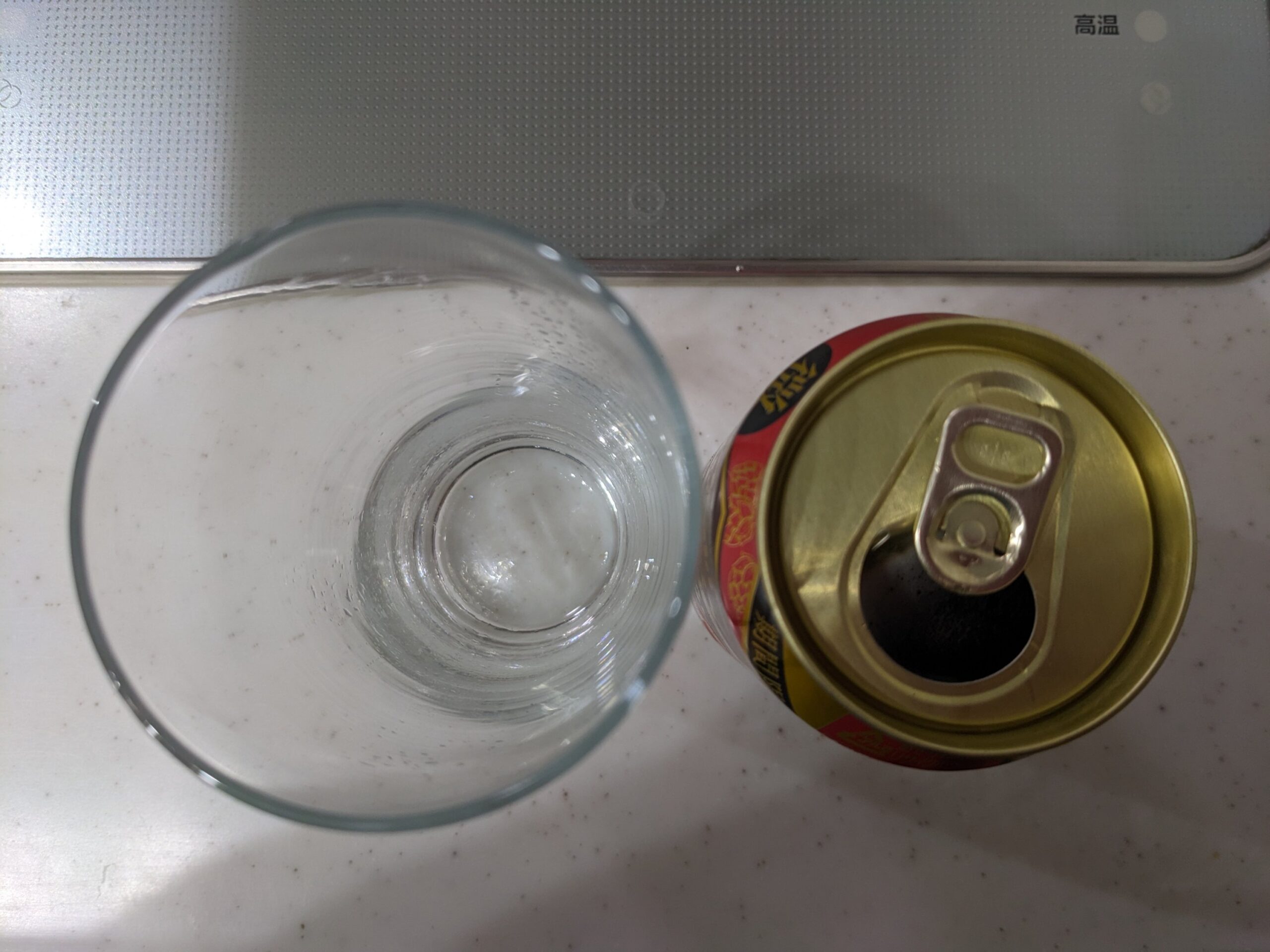 「ビアリーアンバーエールスタイル」のフタを開けたところ