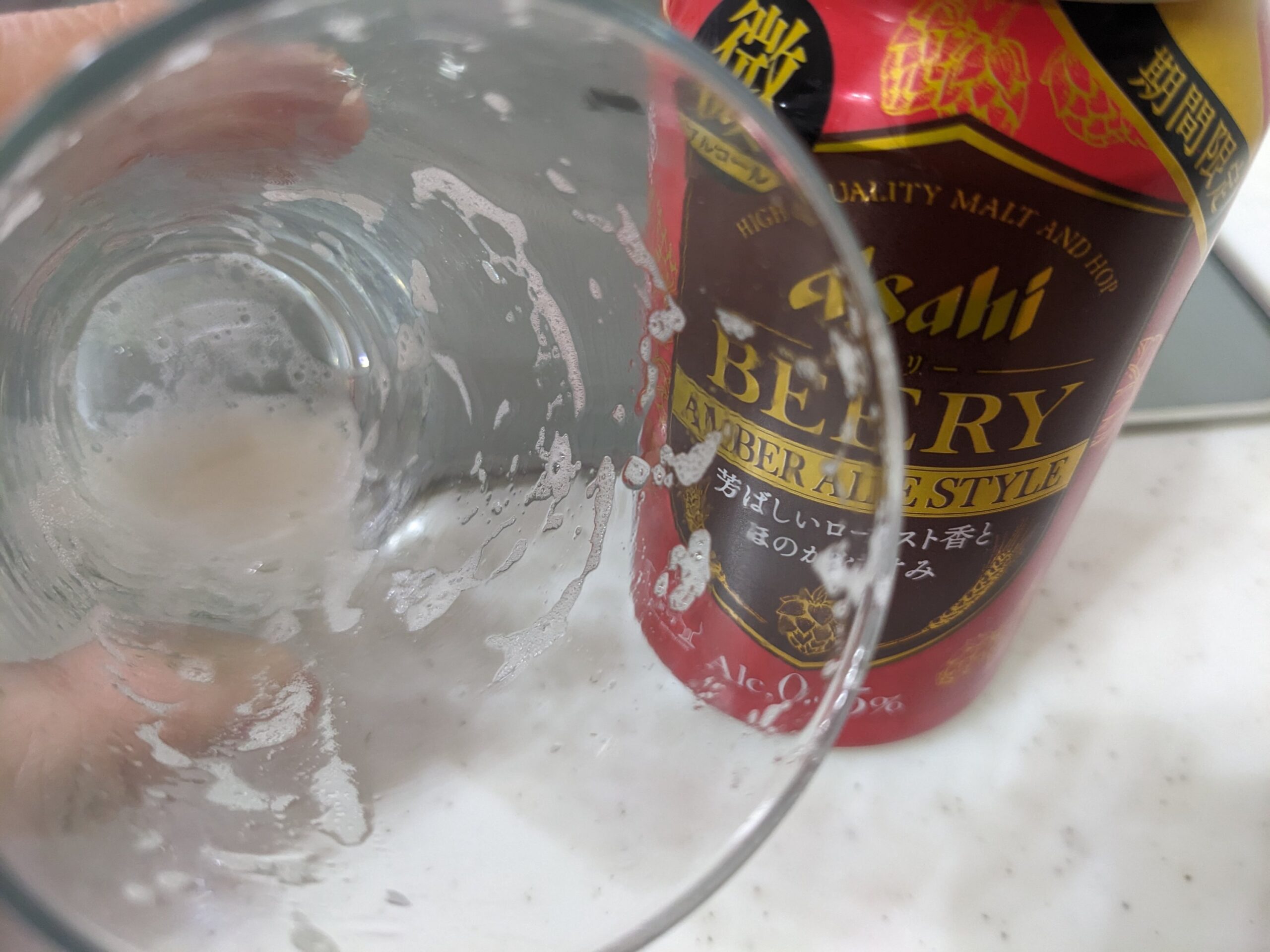 「ビアリーアンバーエールスタイル」を飲み終えたグラス