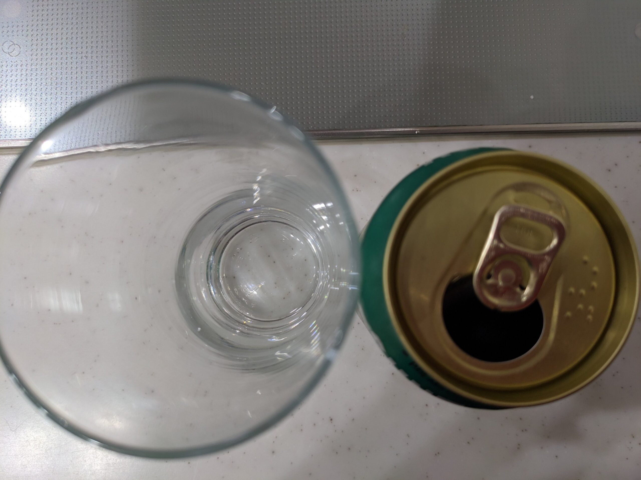 「サントリークラフト鮮烈ビター」のフタを開けたところ