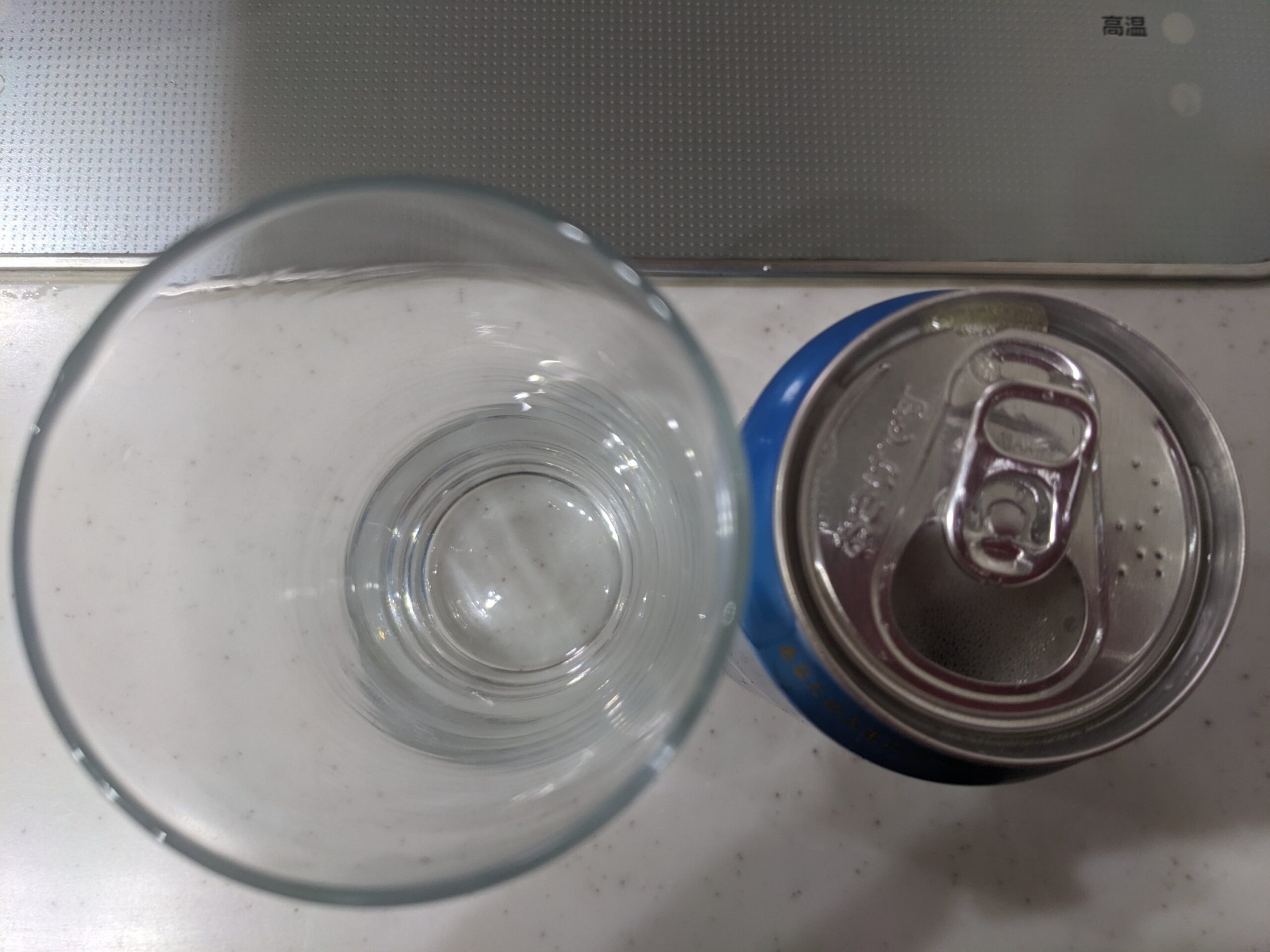 「伊勢角屋麦酒XPA(エックスピーエー)」のフタを開けたところ