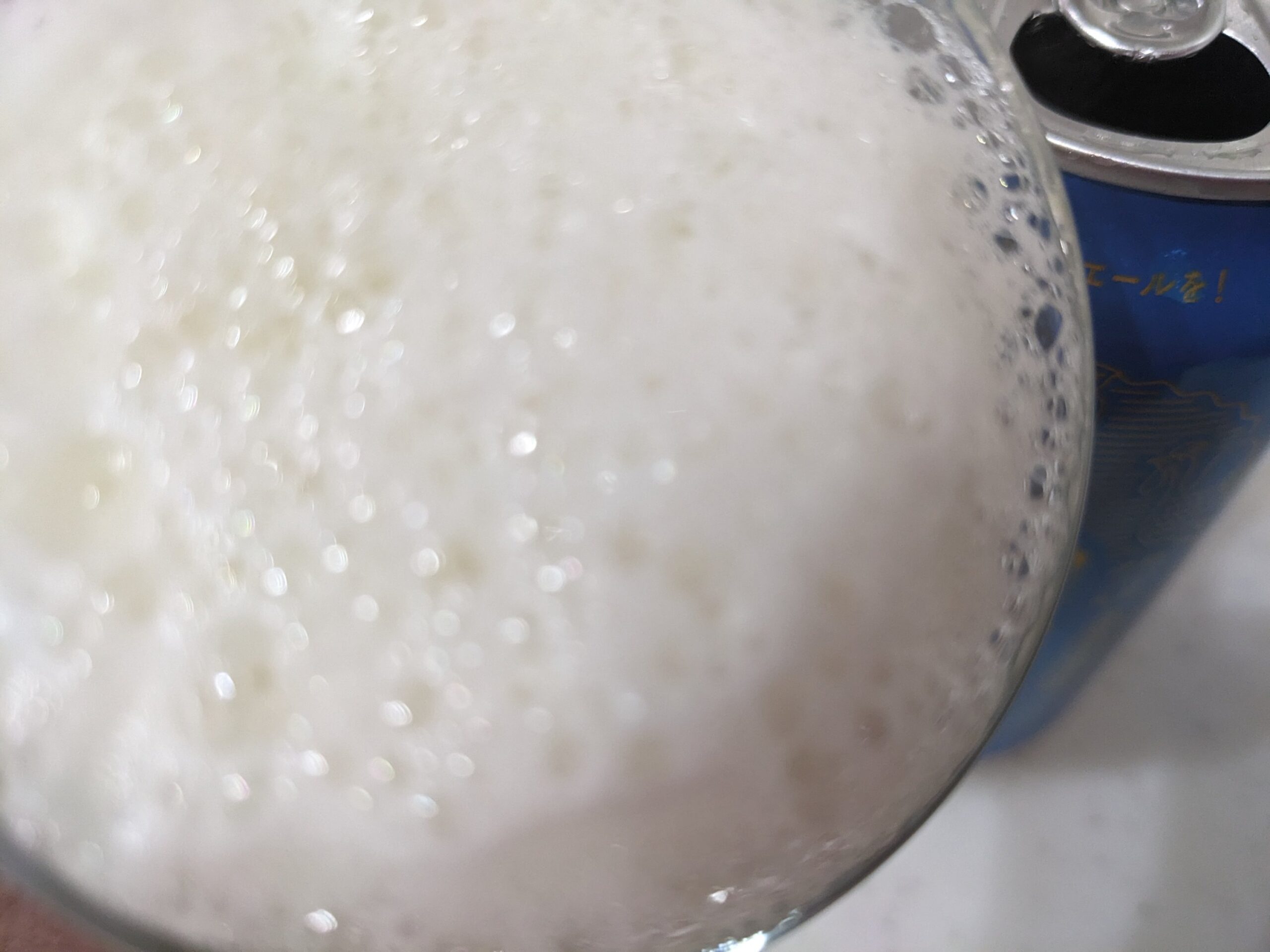 「伊勢角屋麦酒XPA(エックスピーエー)」を飲むところ