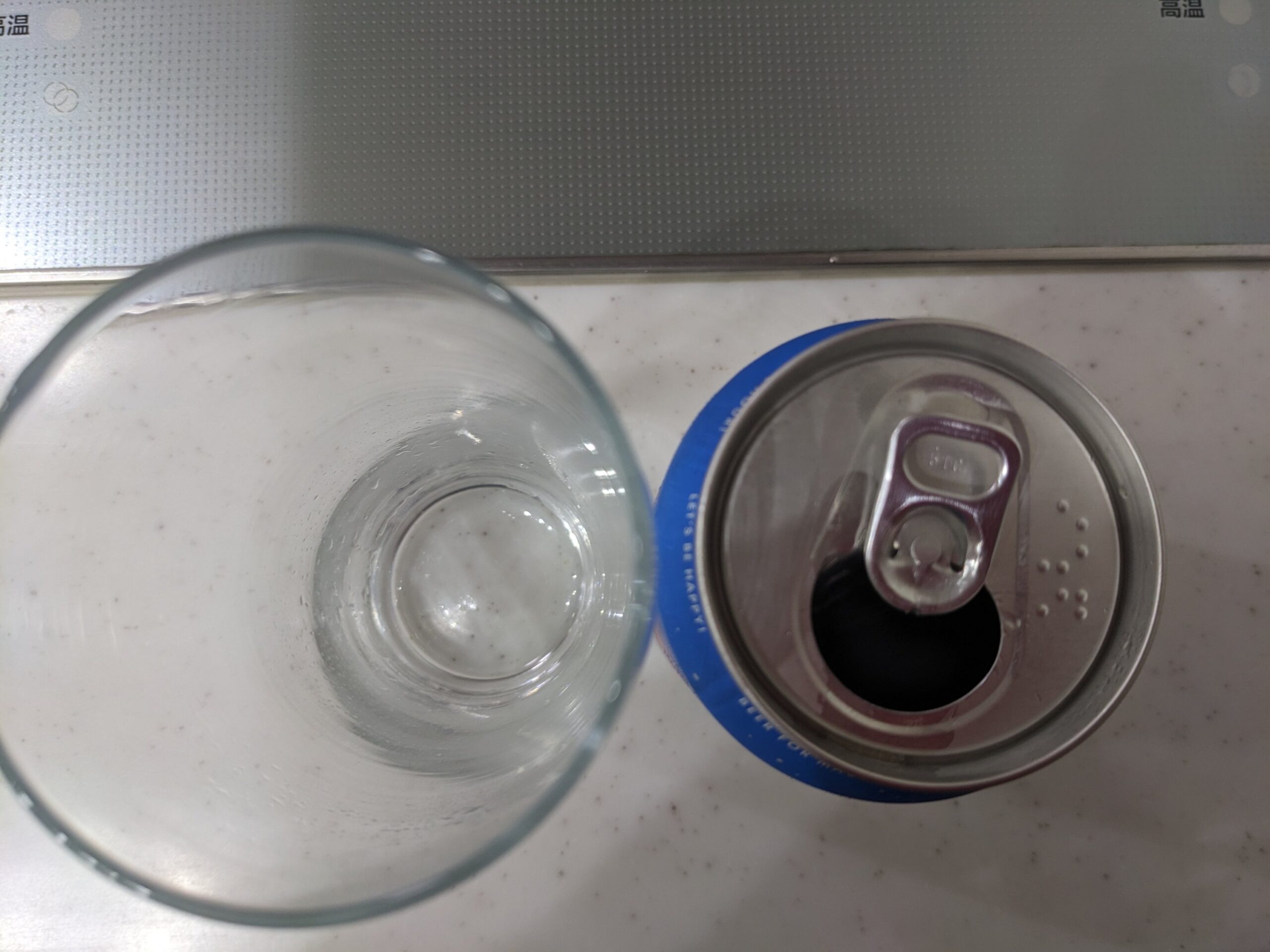 「アサヒホワイトビール（ASAHI WHITE BEER） 」のフタを開けたところ