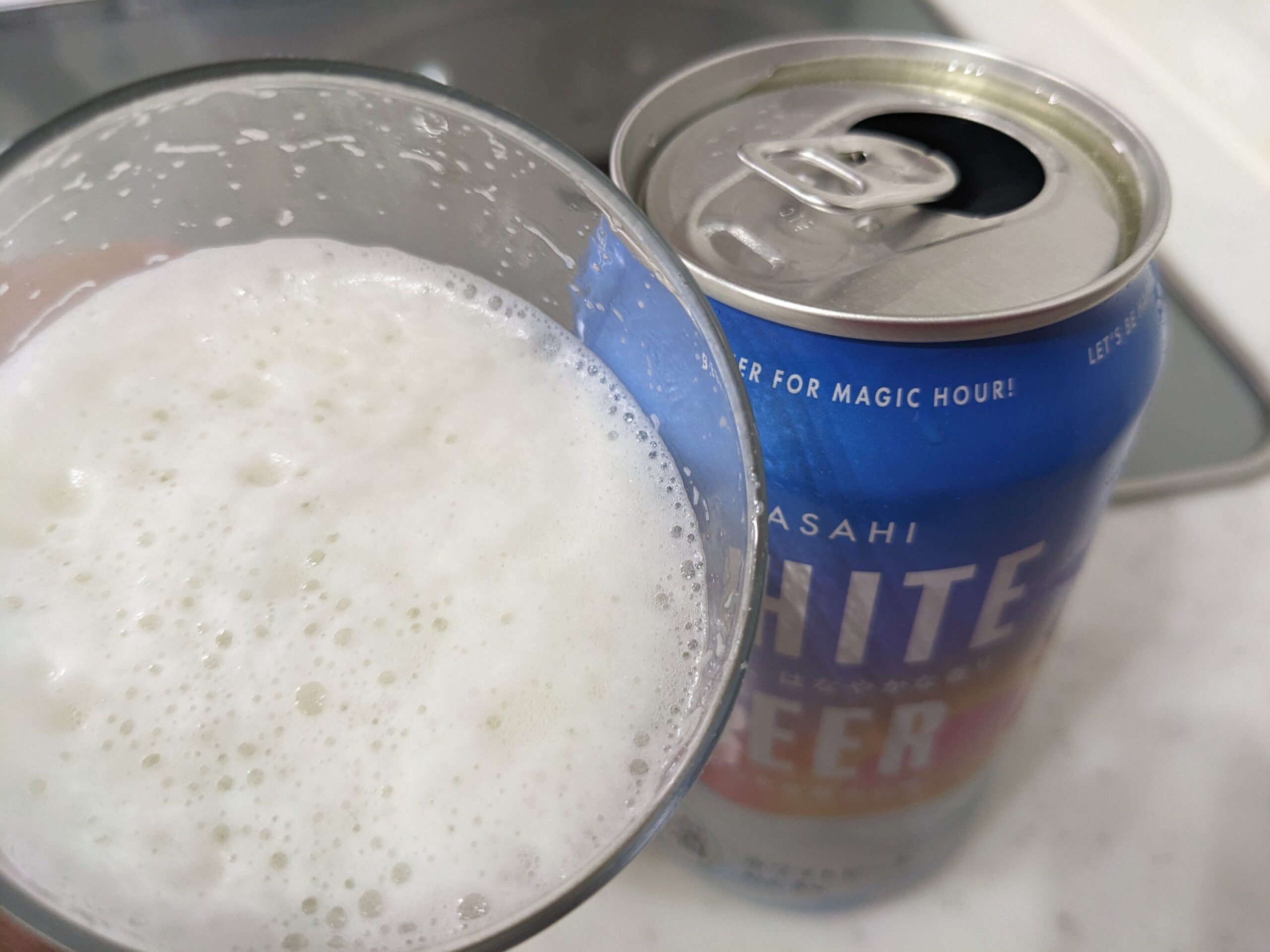 「アサヒホワイトビール（ASAHI WHITE BEER） 」を一口飲んだところ