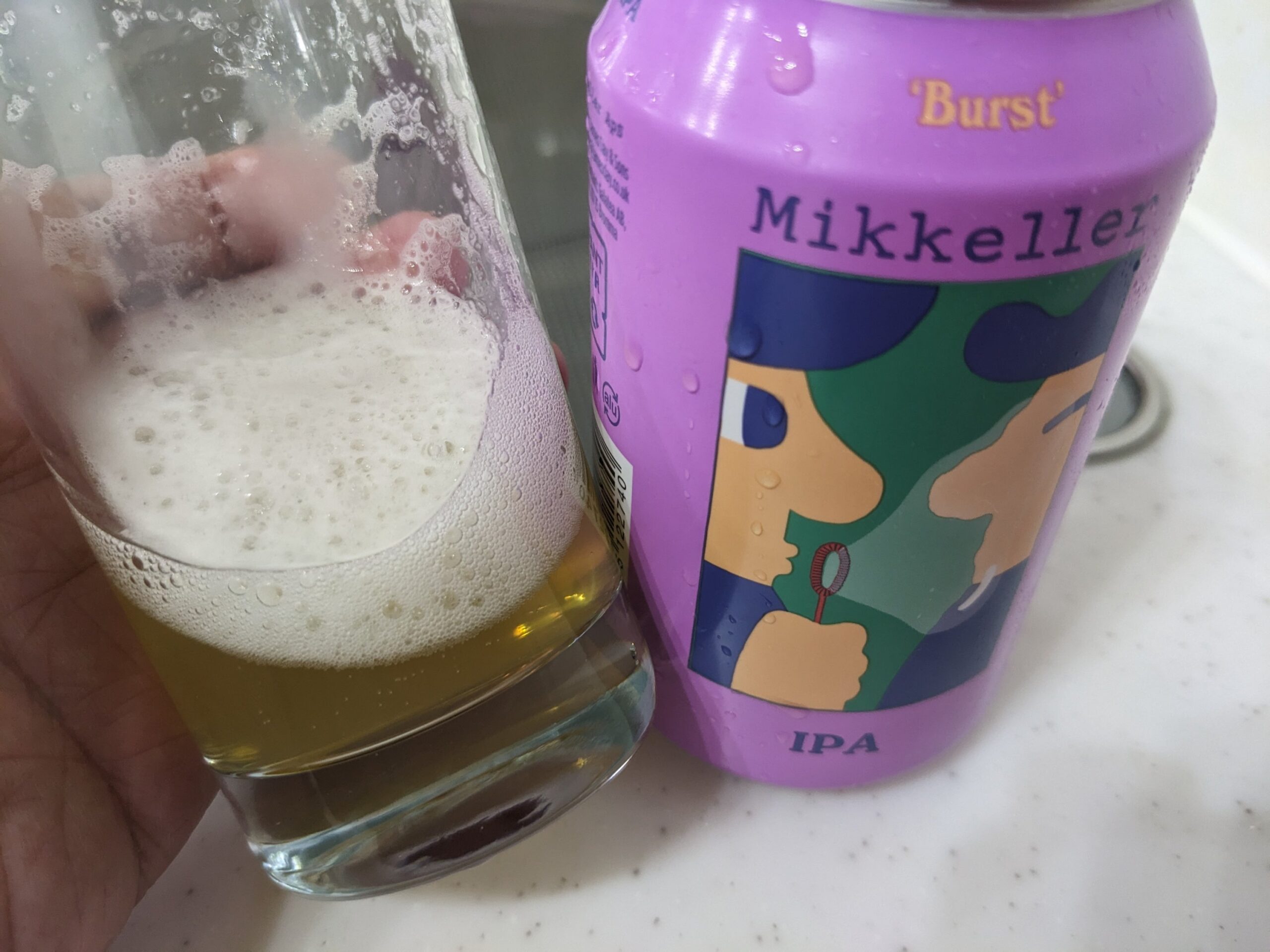 残り1割程の「ミッケラーバーストIPA」が入ったグラス