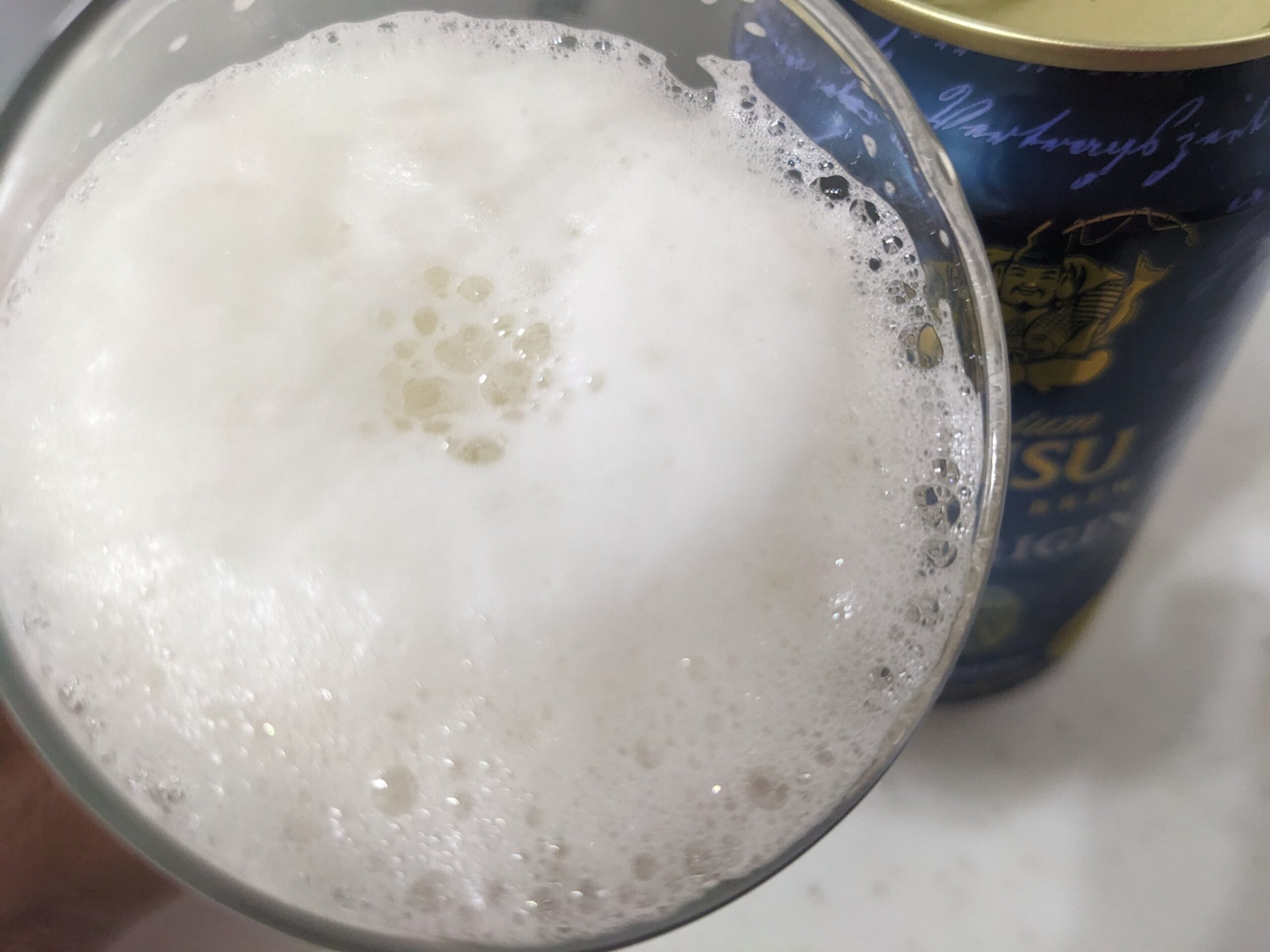 「ヱビスニューオリジン」を飲むところ