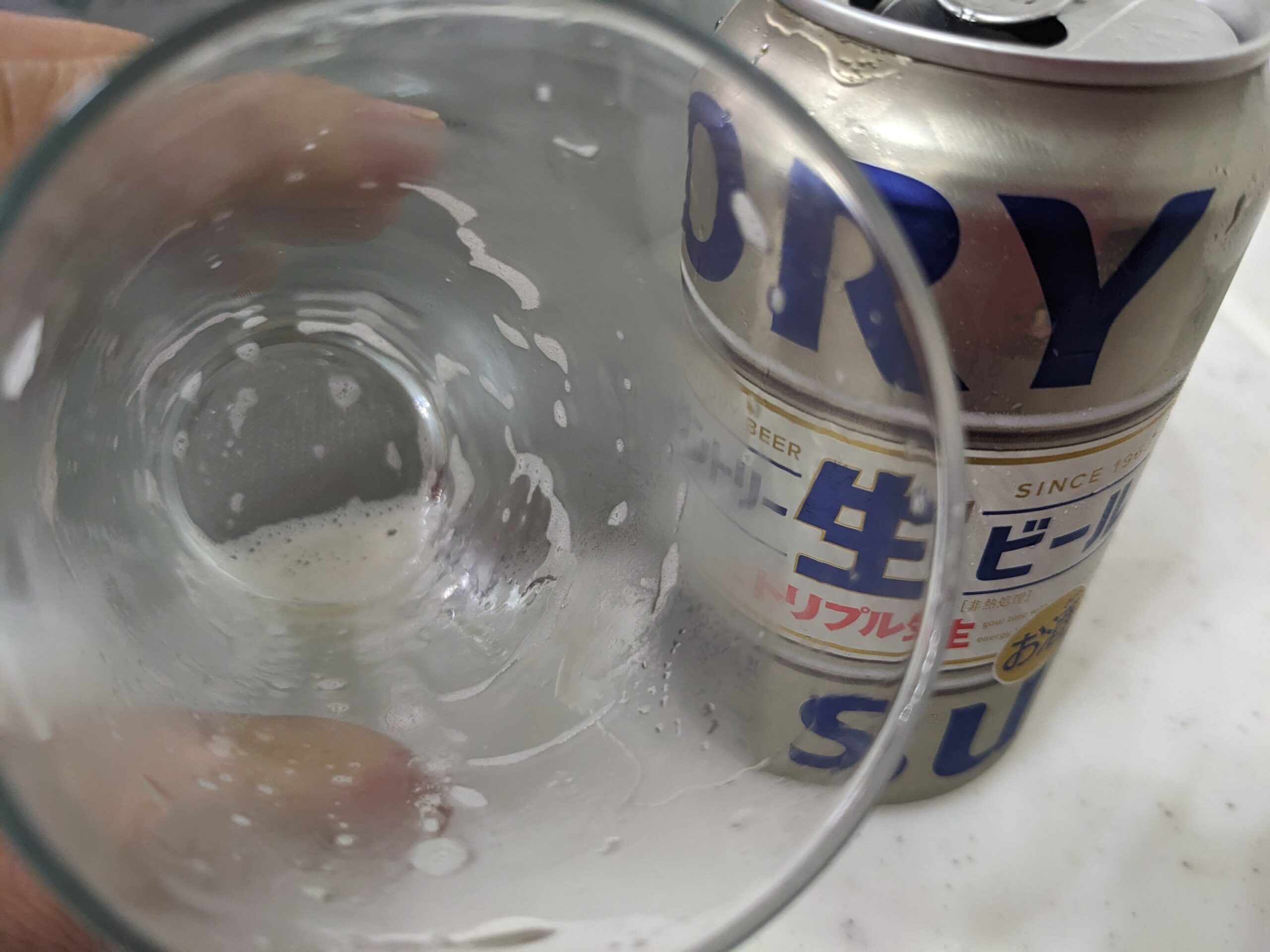 グラスに入った「サントリー生ビールトリプル生」を飲み終えたところ