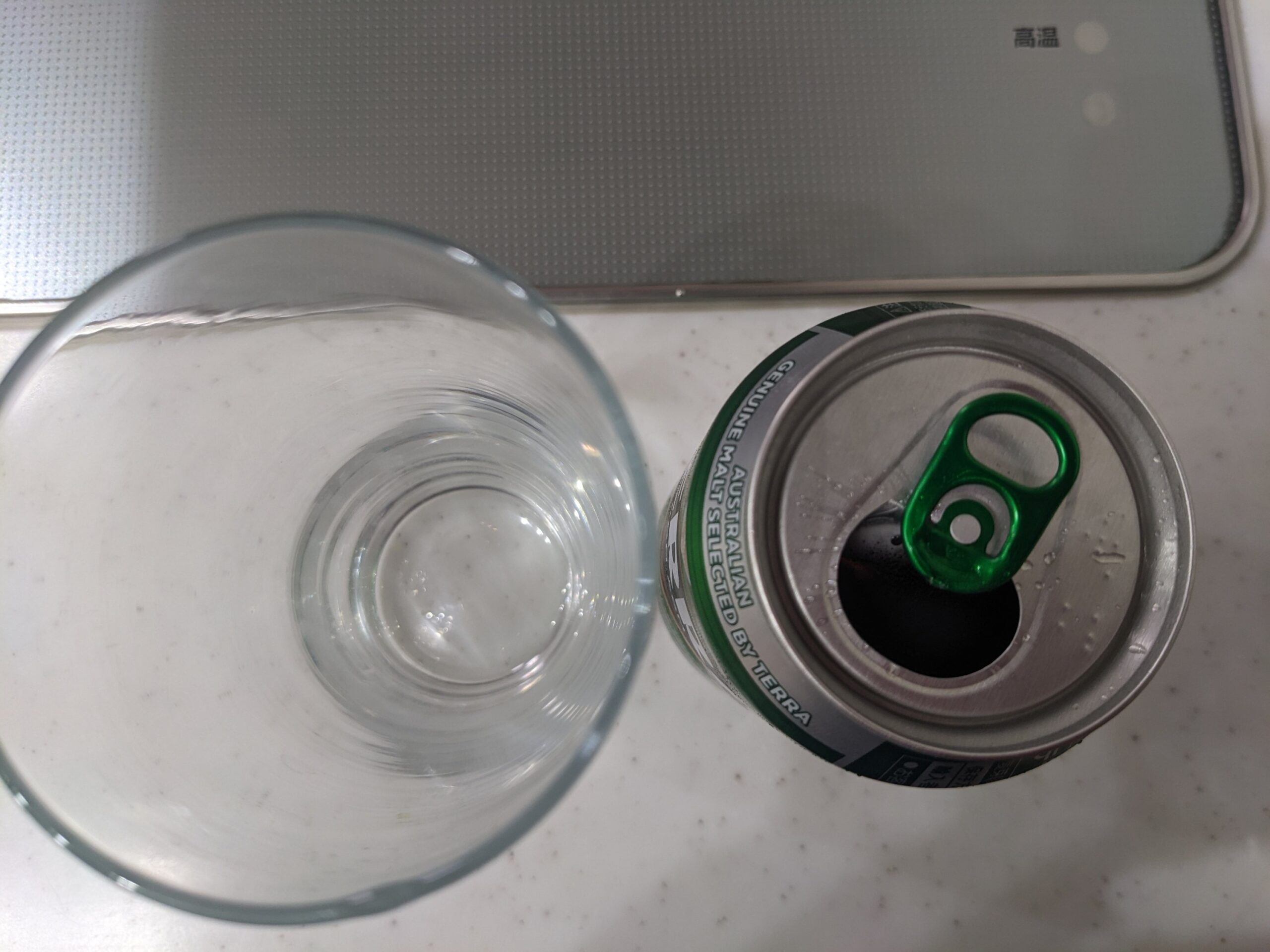「TERRA(テラ)ビール」のフタを開けたところ