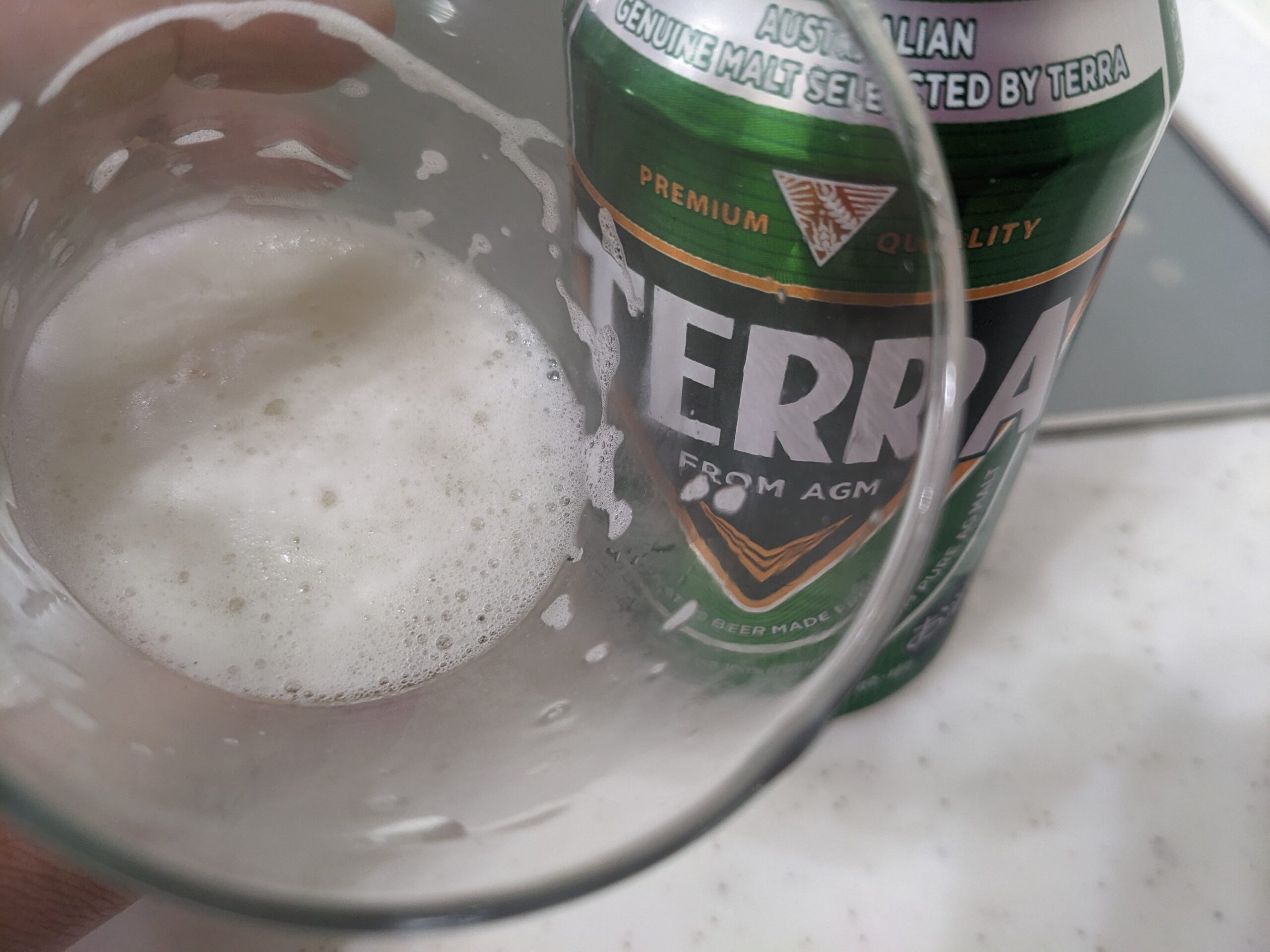 残り3割程のグラスに残った「TERRA(テラ)ビール」