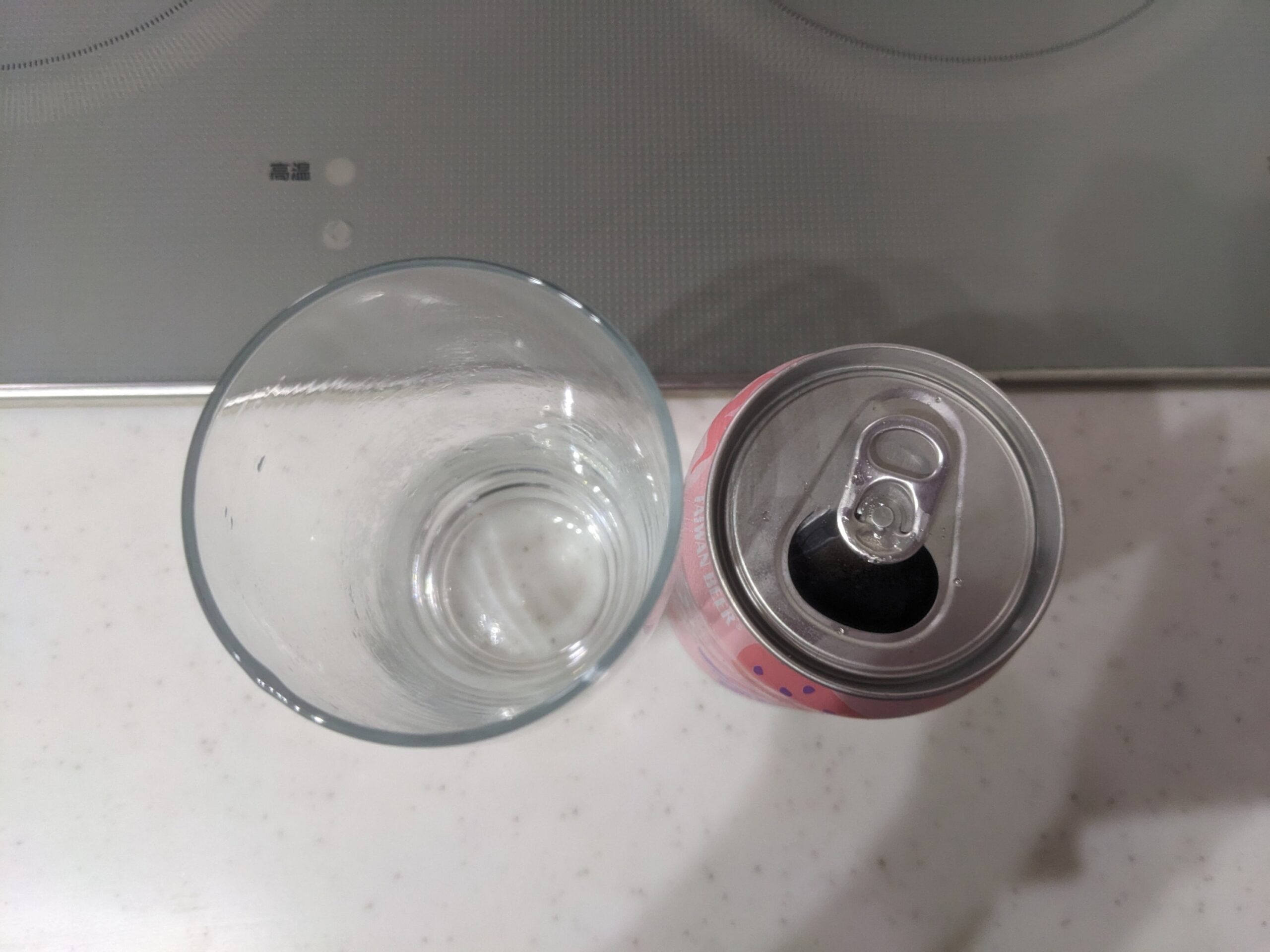 「台湾ストロベリービール（苺在pa）」のフタを開けたところ